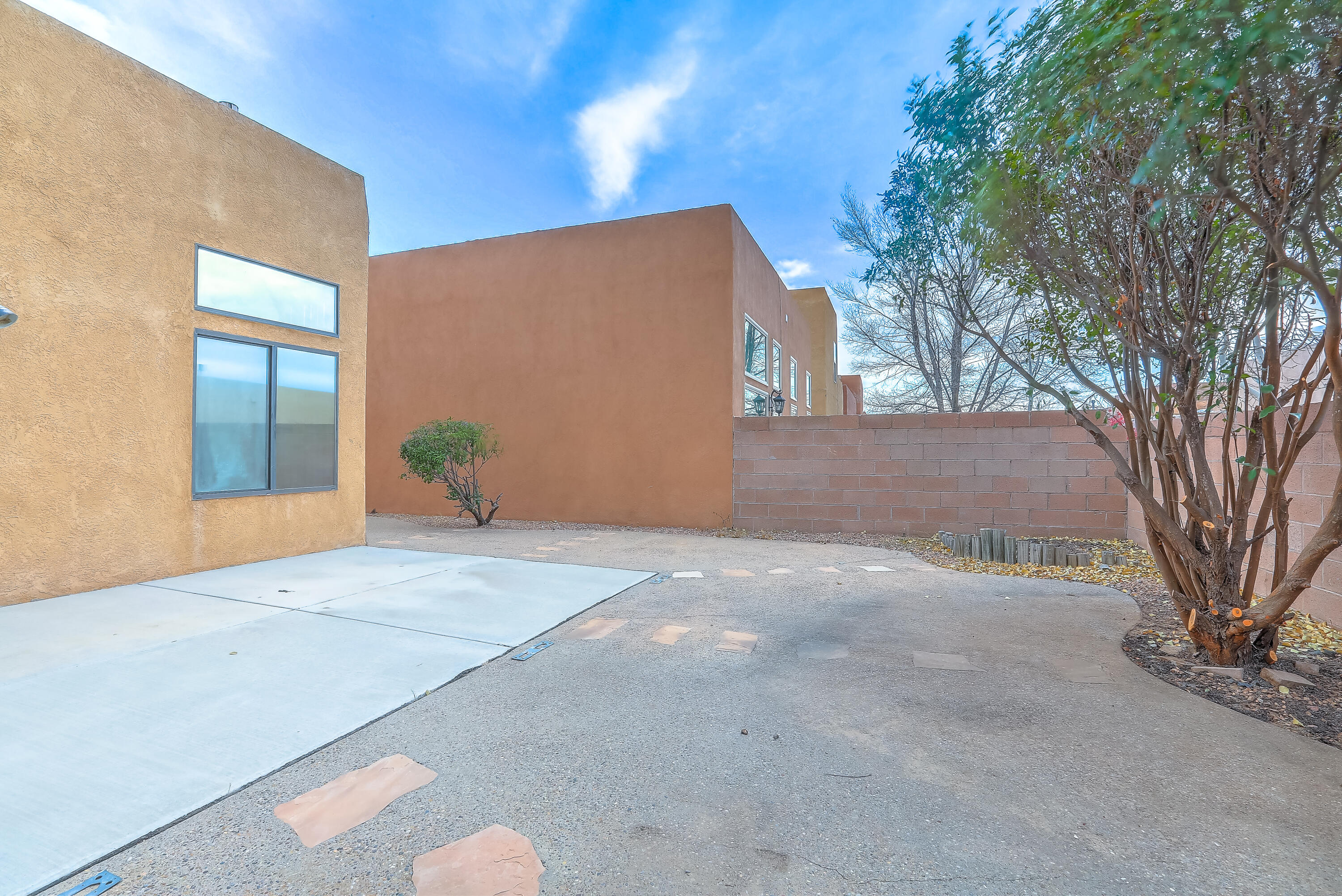 2106 NAVAJO WILLOW Drive NE