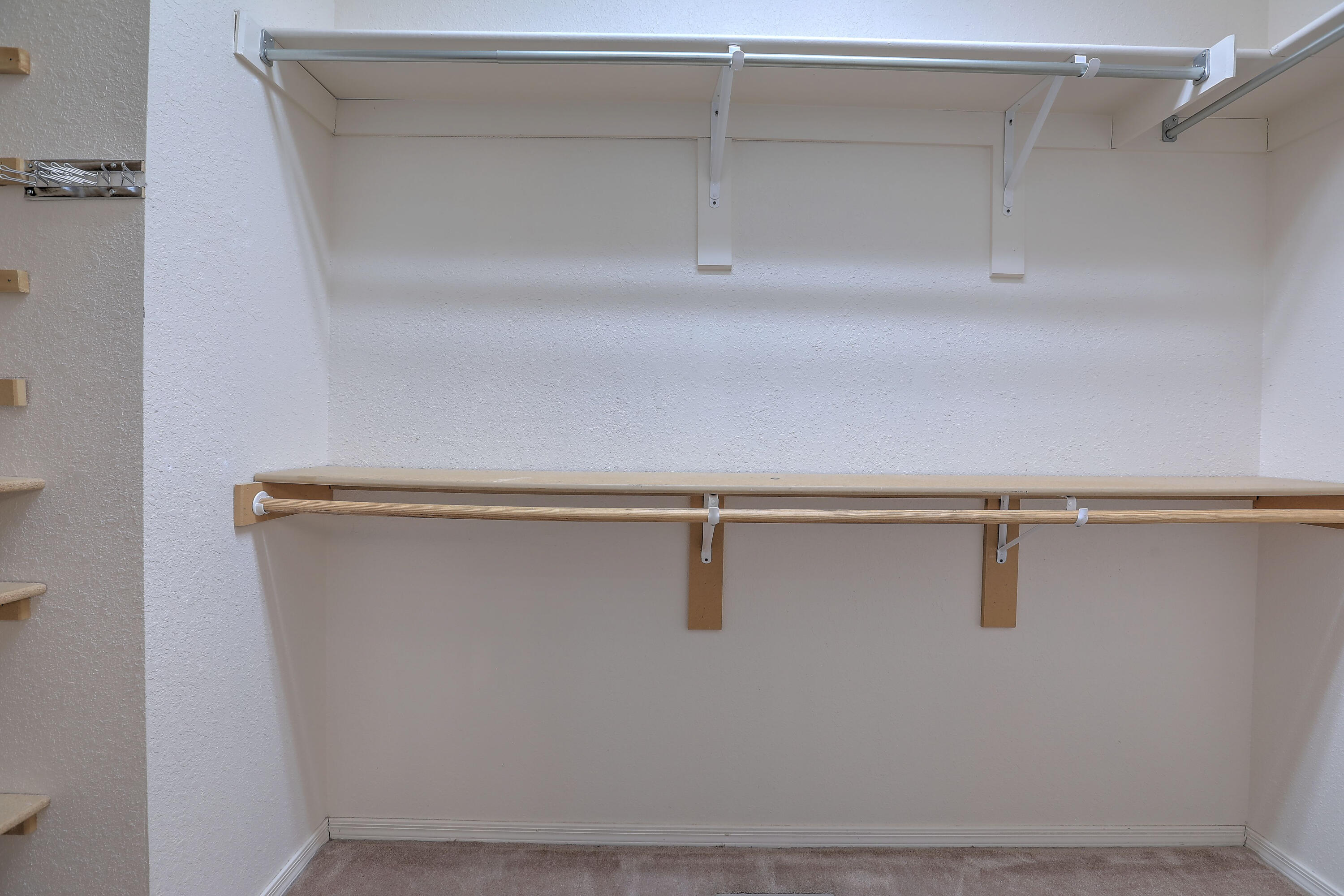 2106 NAVAJO WILLOW Drive NE