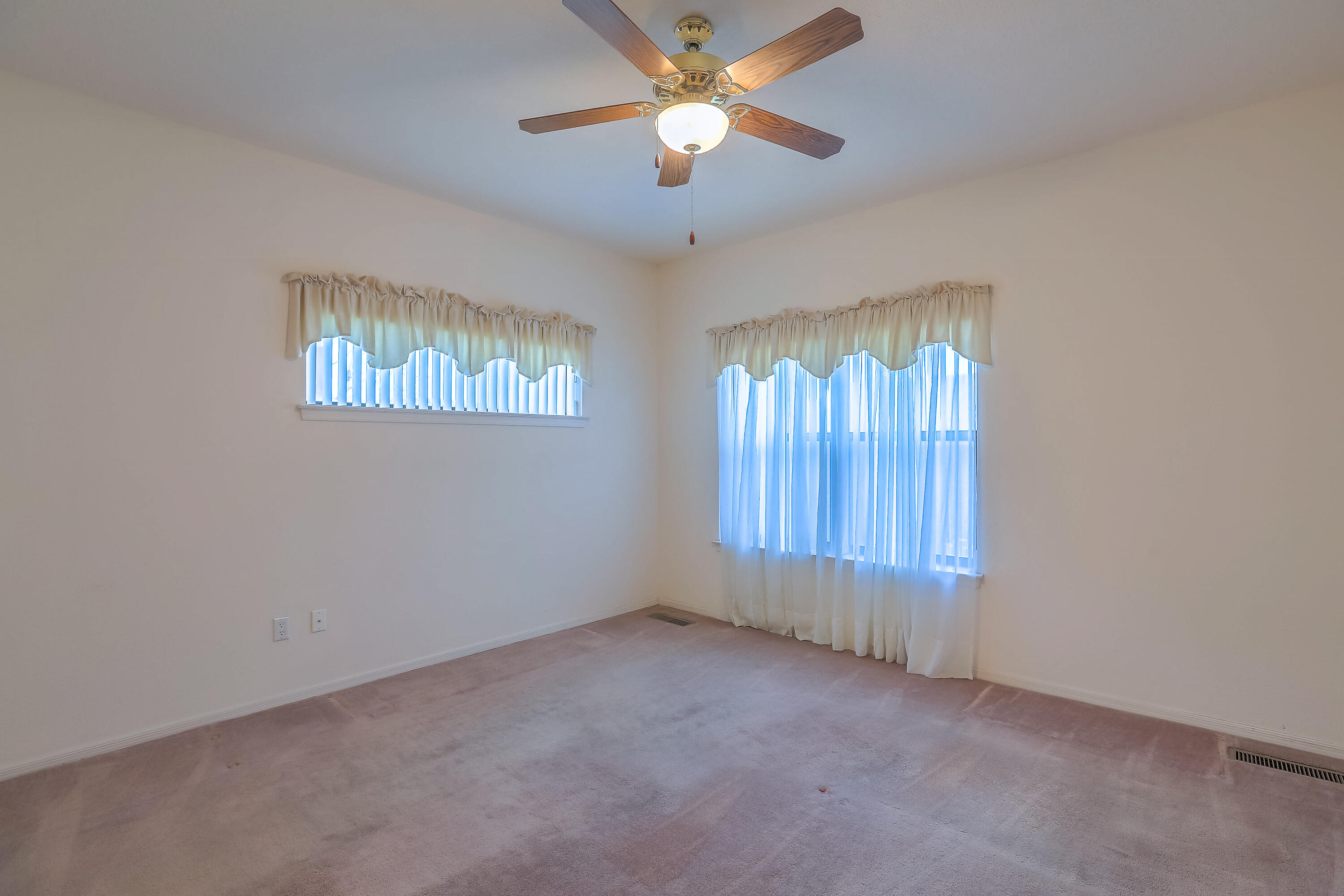 2106 NAVAJO WILLOW Drive NE