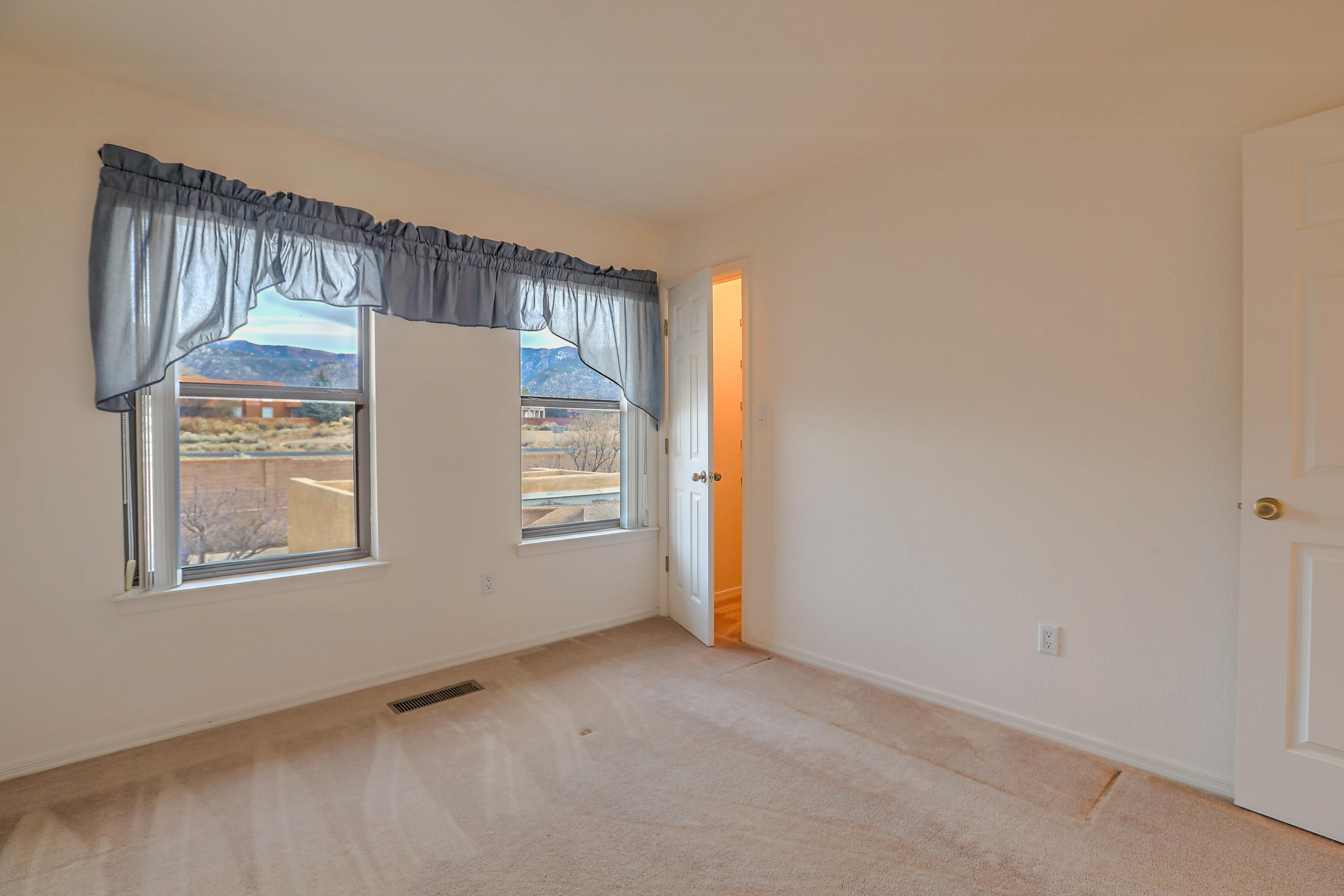 2106 NAVAJO WILLOW Drive NE