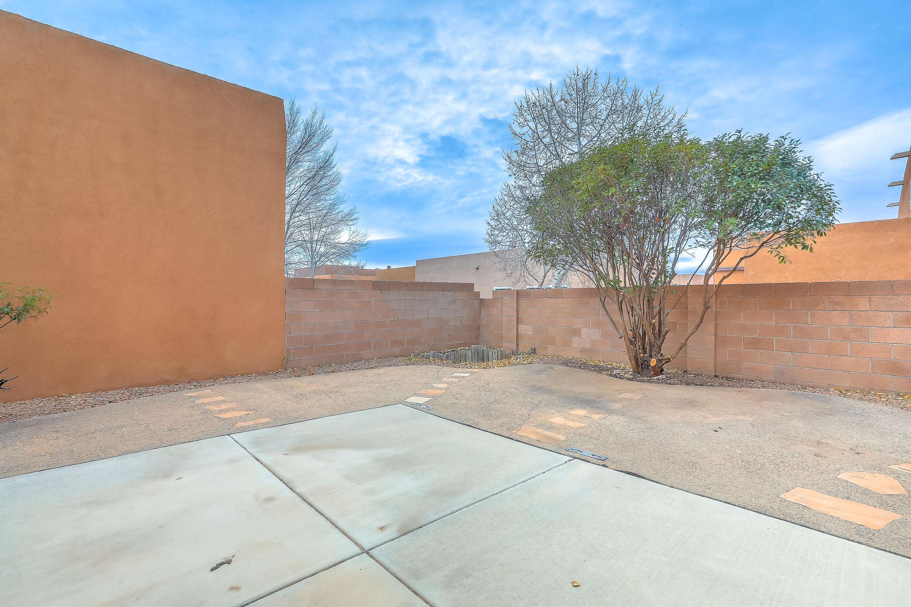 2106 NAVAJO WILLOW Drive NE