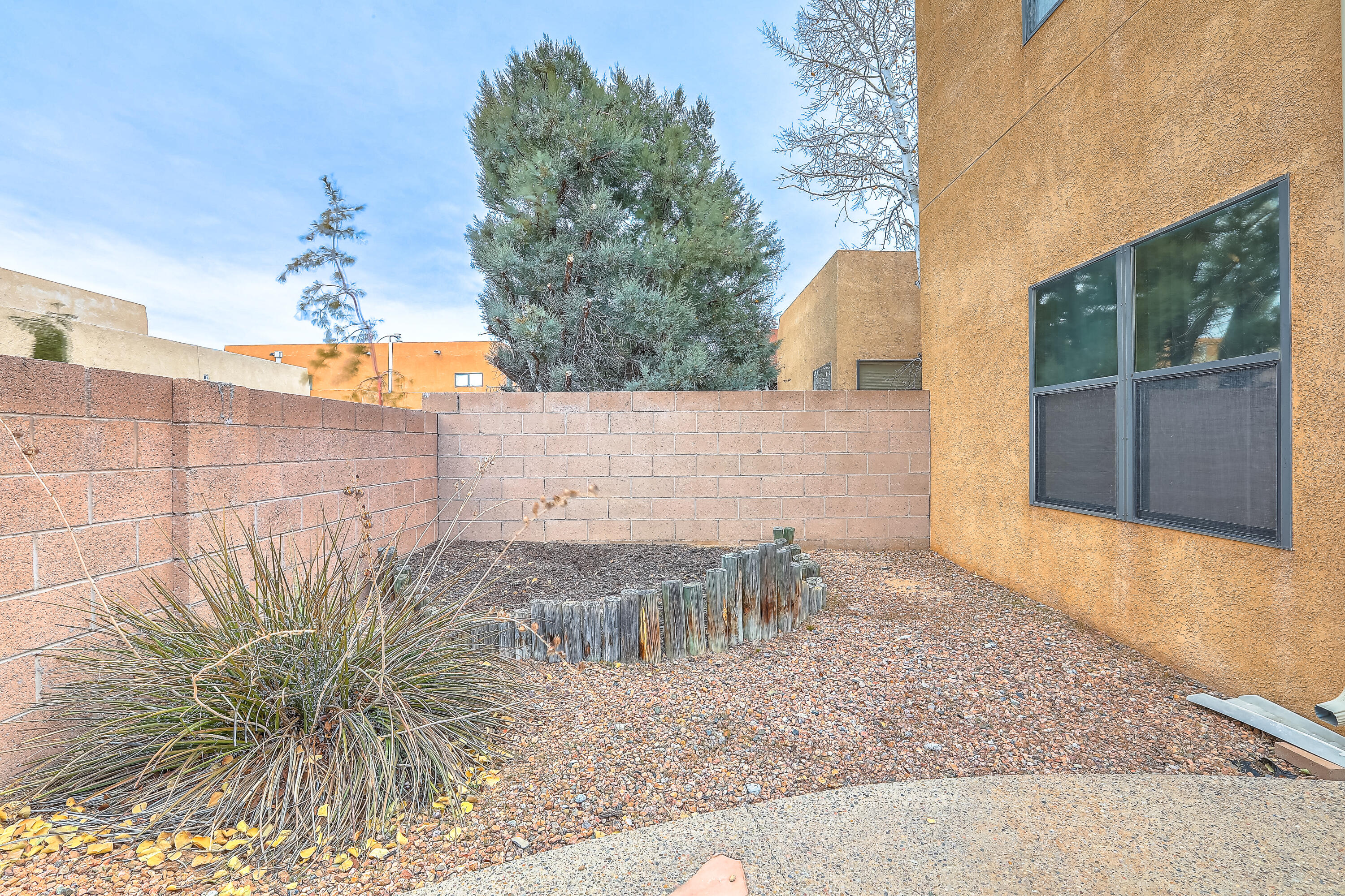 2106 NAVAJO WILLOW Drive NE