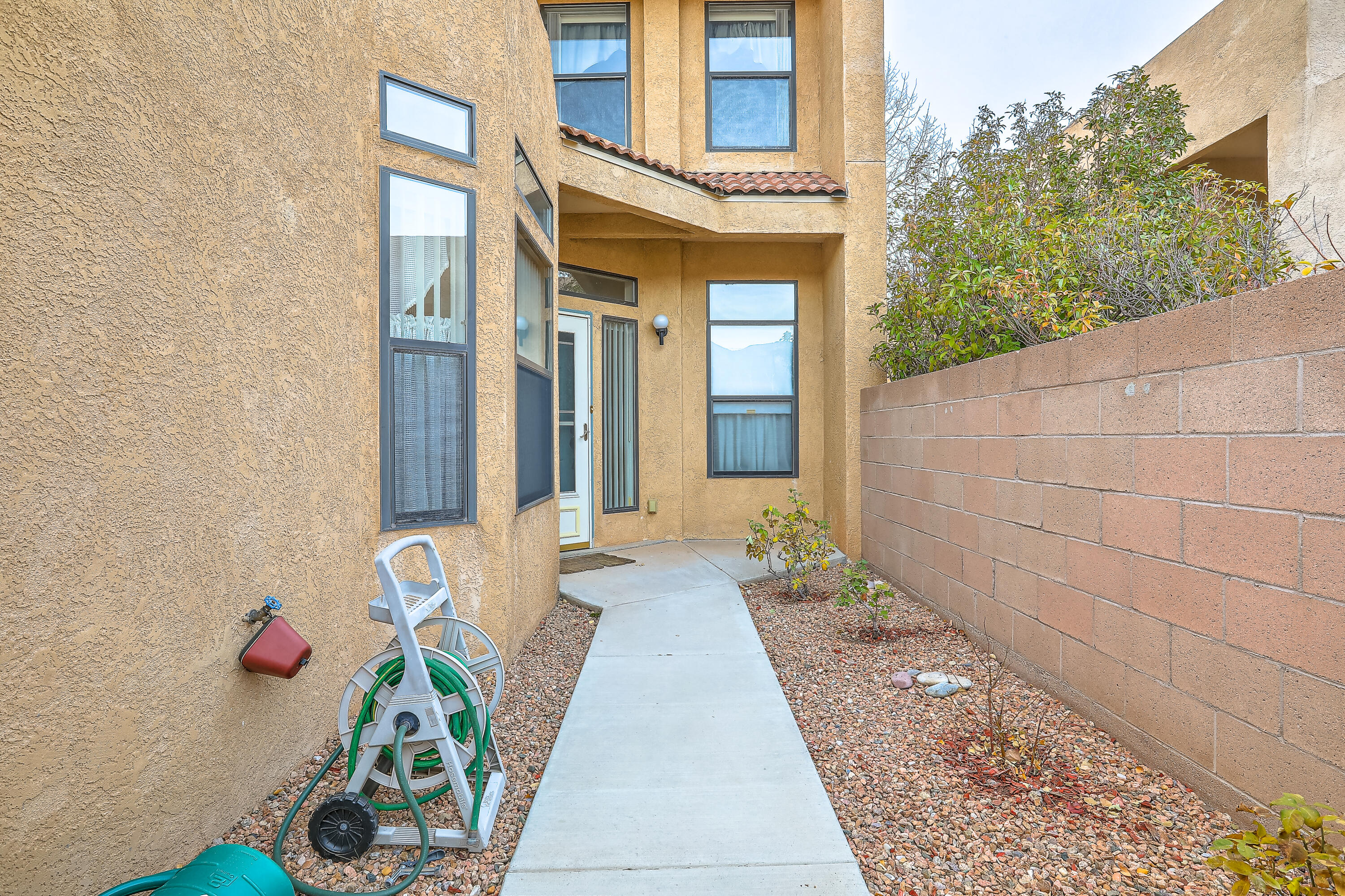 2106 NAVAJO WILLOW Drive NE