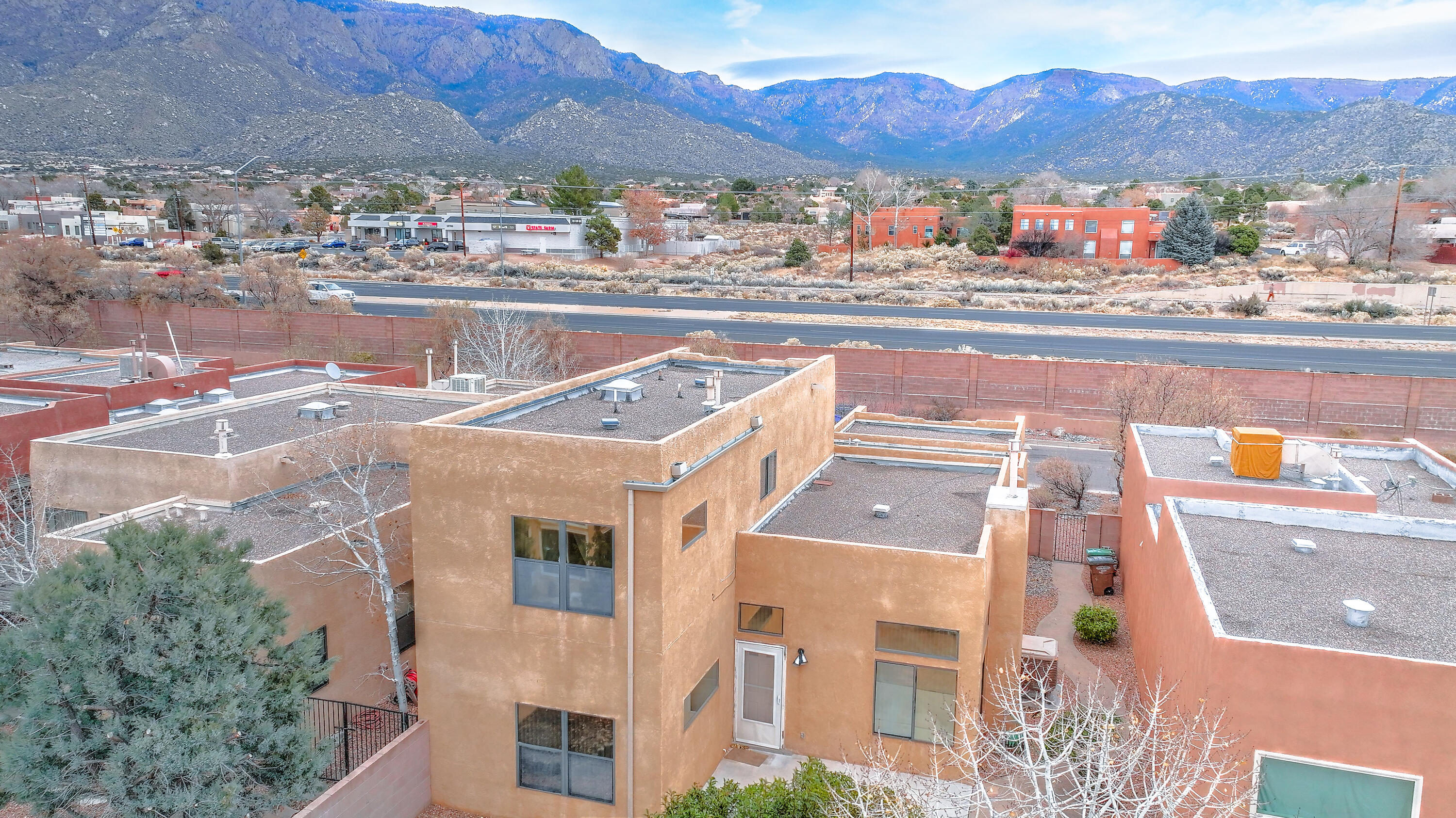 2106 NAVAJO WILLOW Drive NE