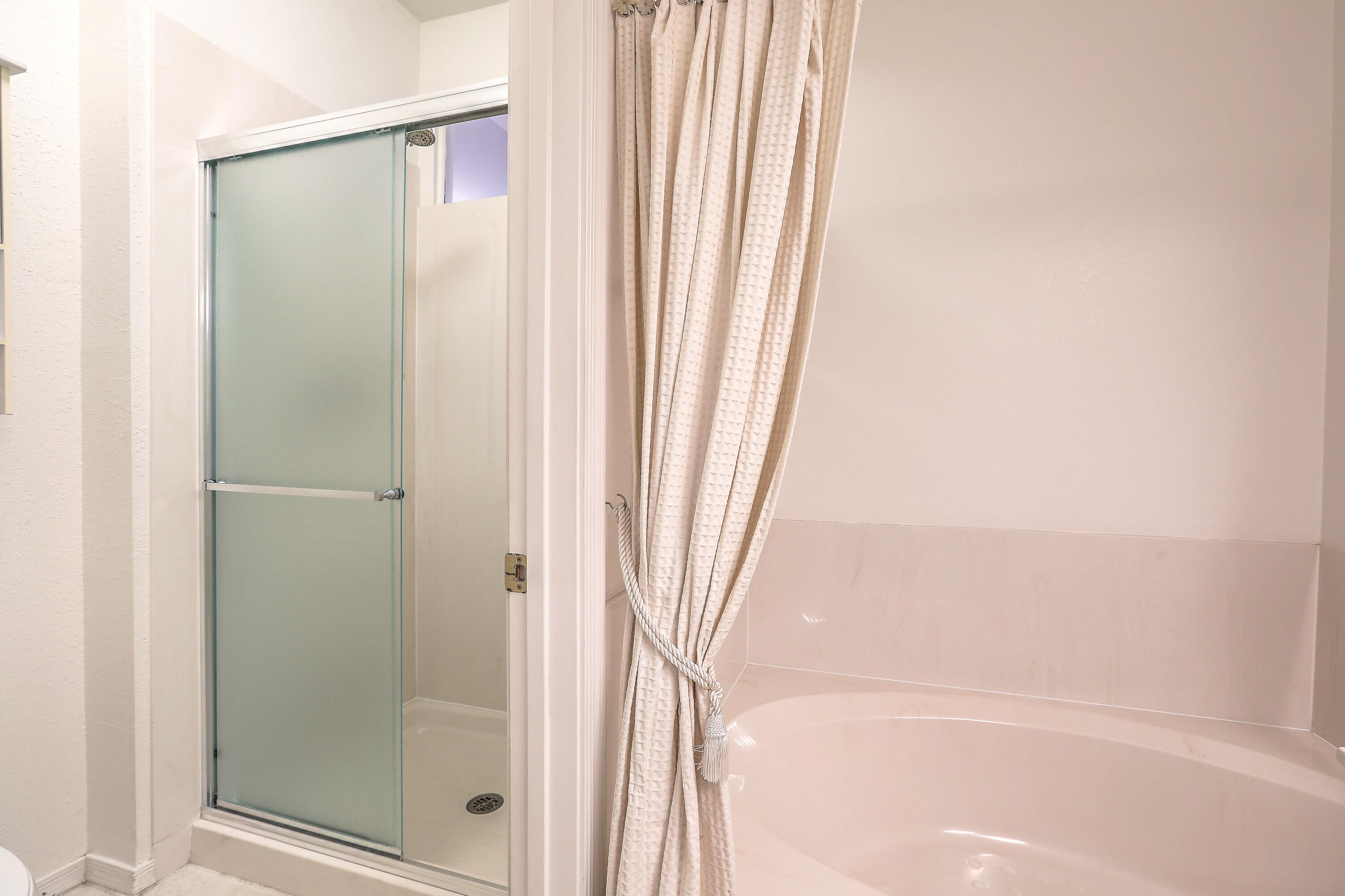 2106 NAVAJO WILLOW Drive NE