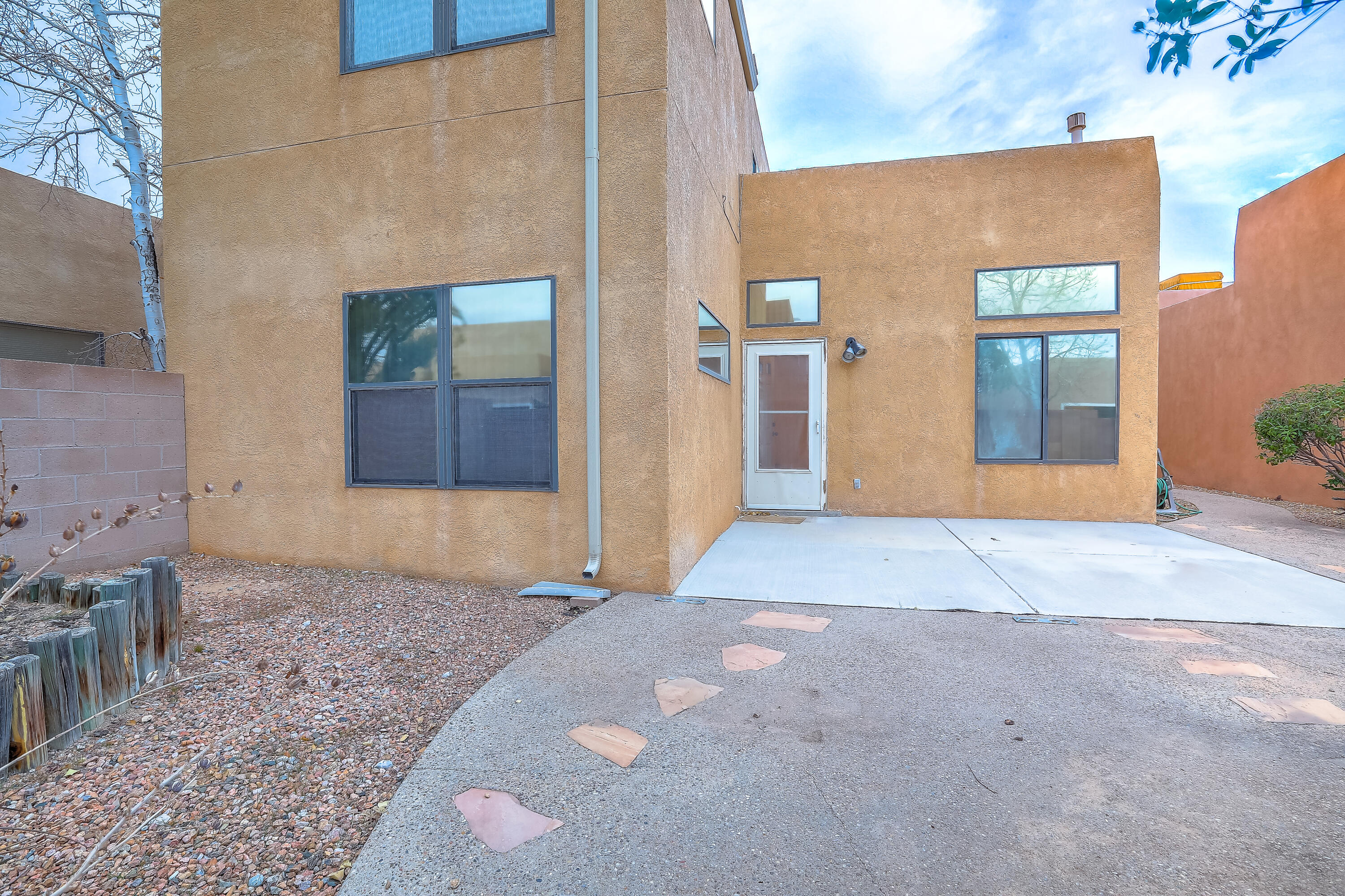 2106 NAVAJO WILLOW Drive NE