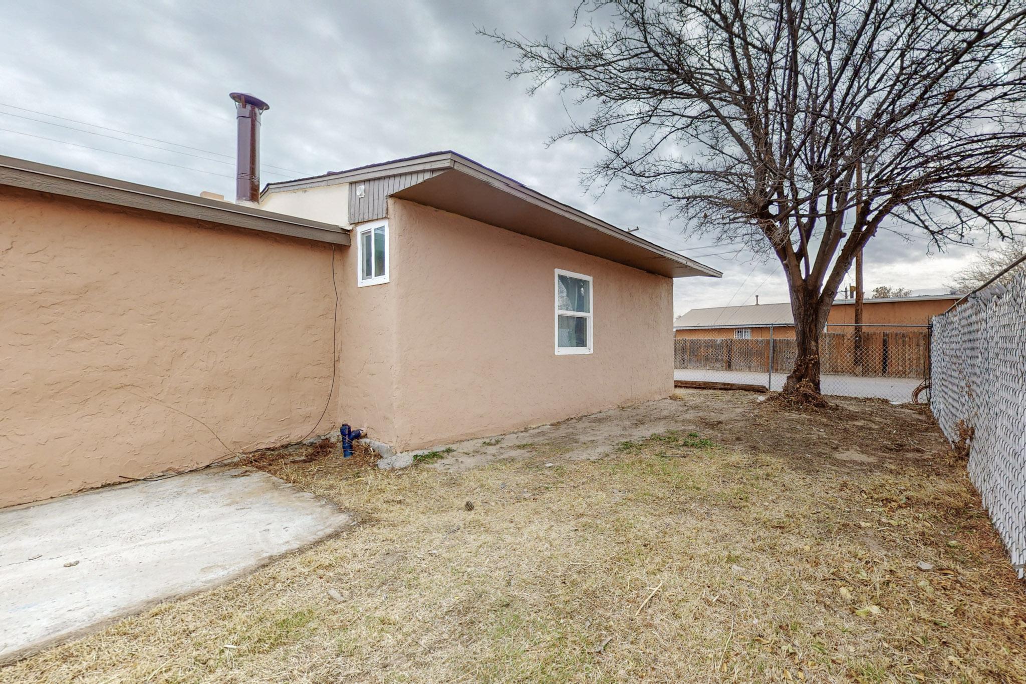 449 Atrisco Drive SW