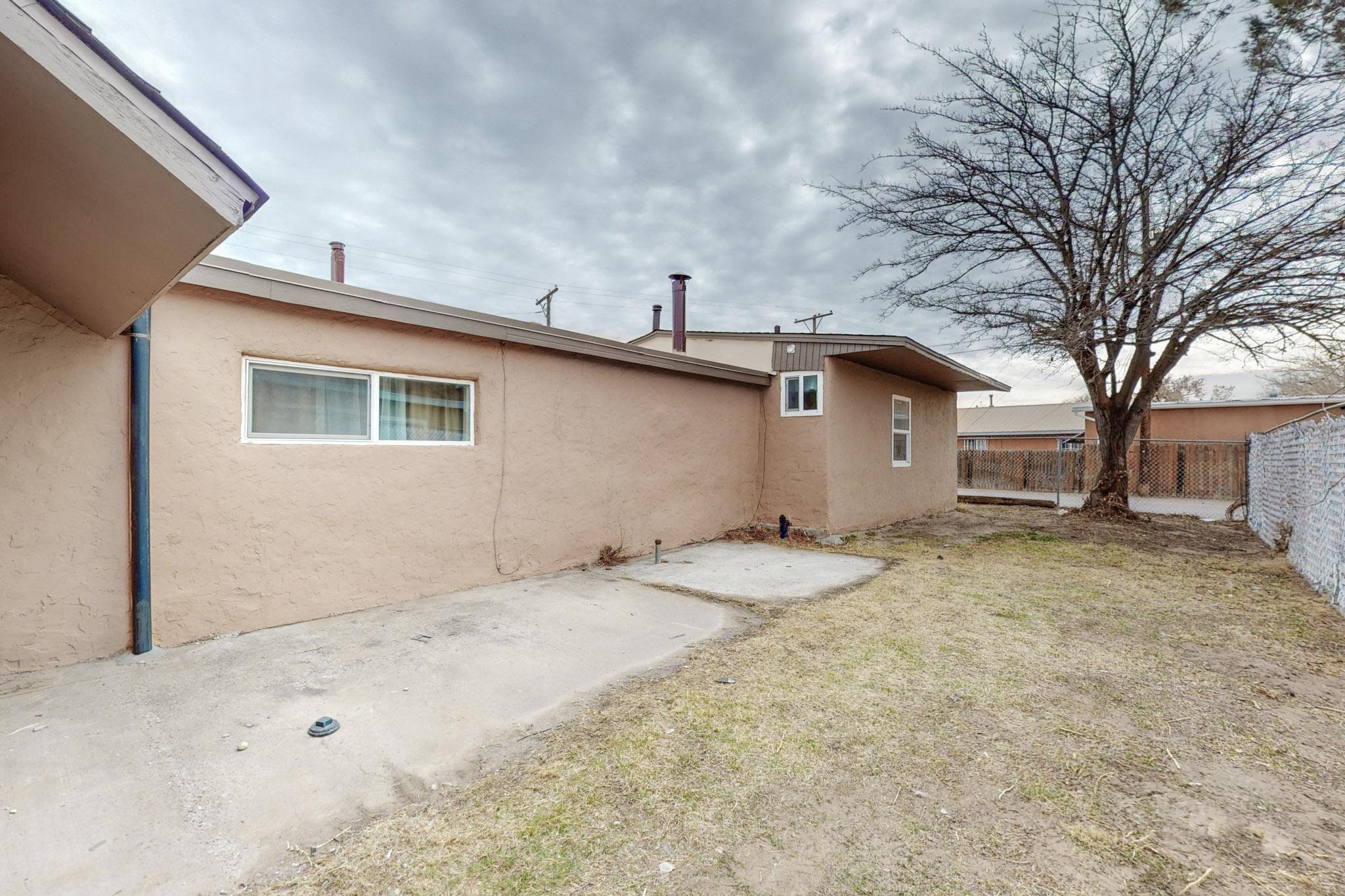 449 Atrisco Drive SW
