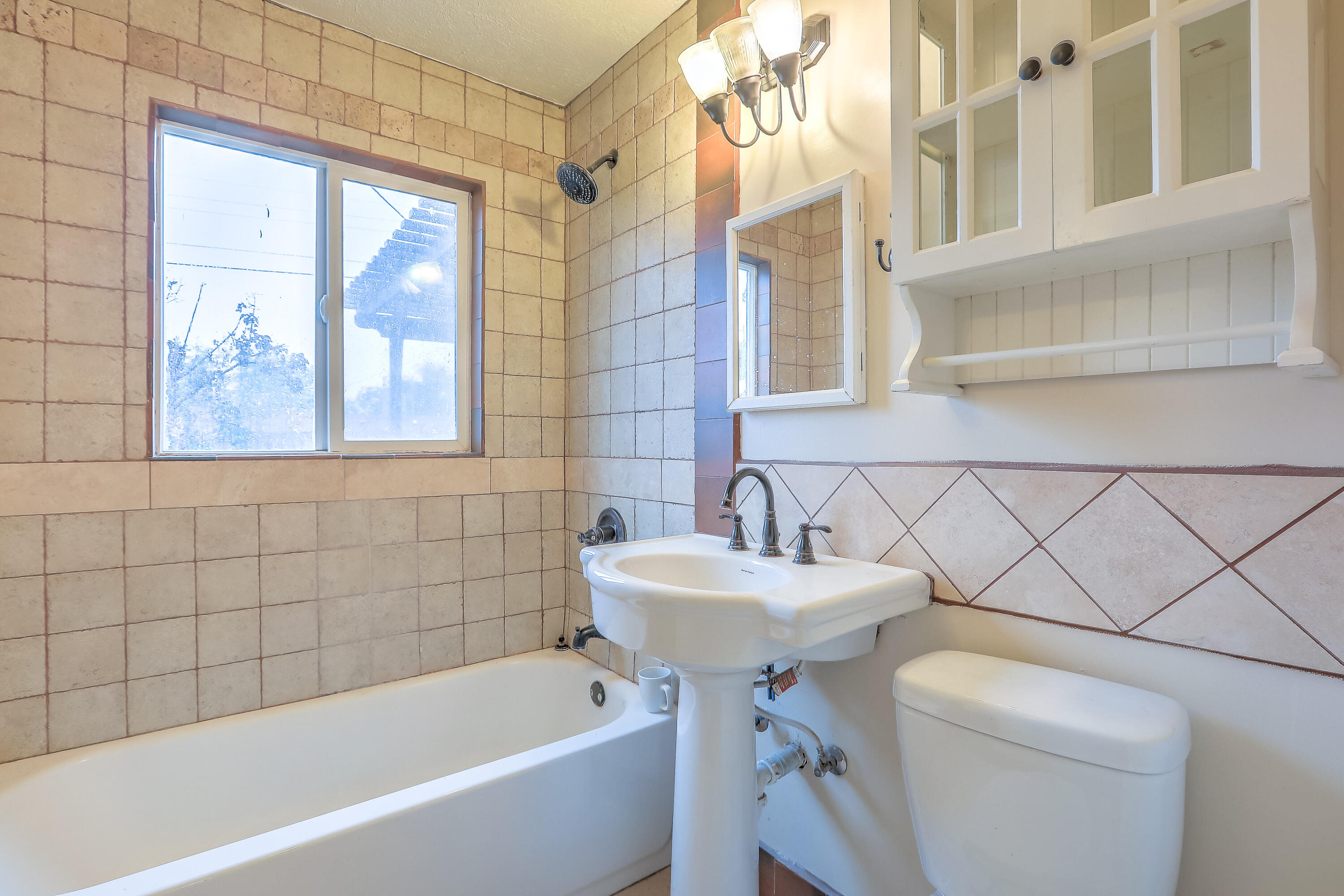 1201 BETTS Street NE