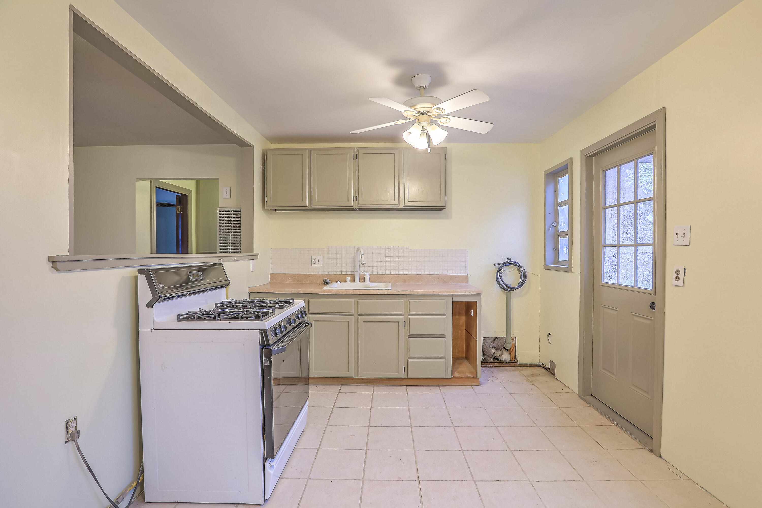 1201 BETTS Street NE