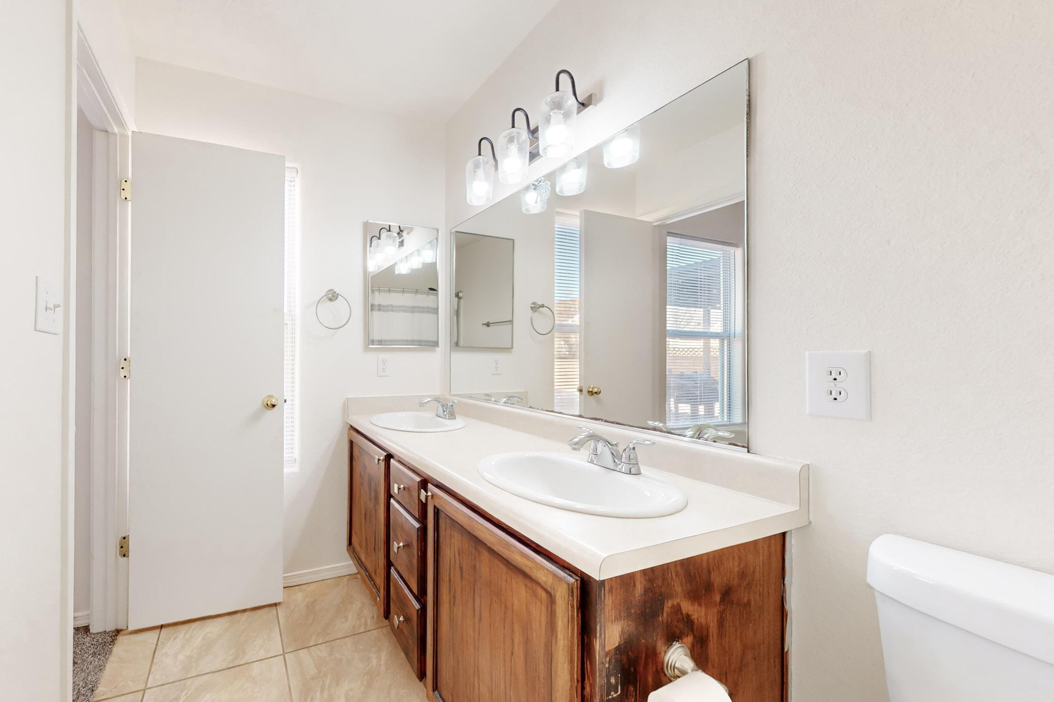 5923 NIGHT ROSE Avenue NW