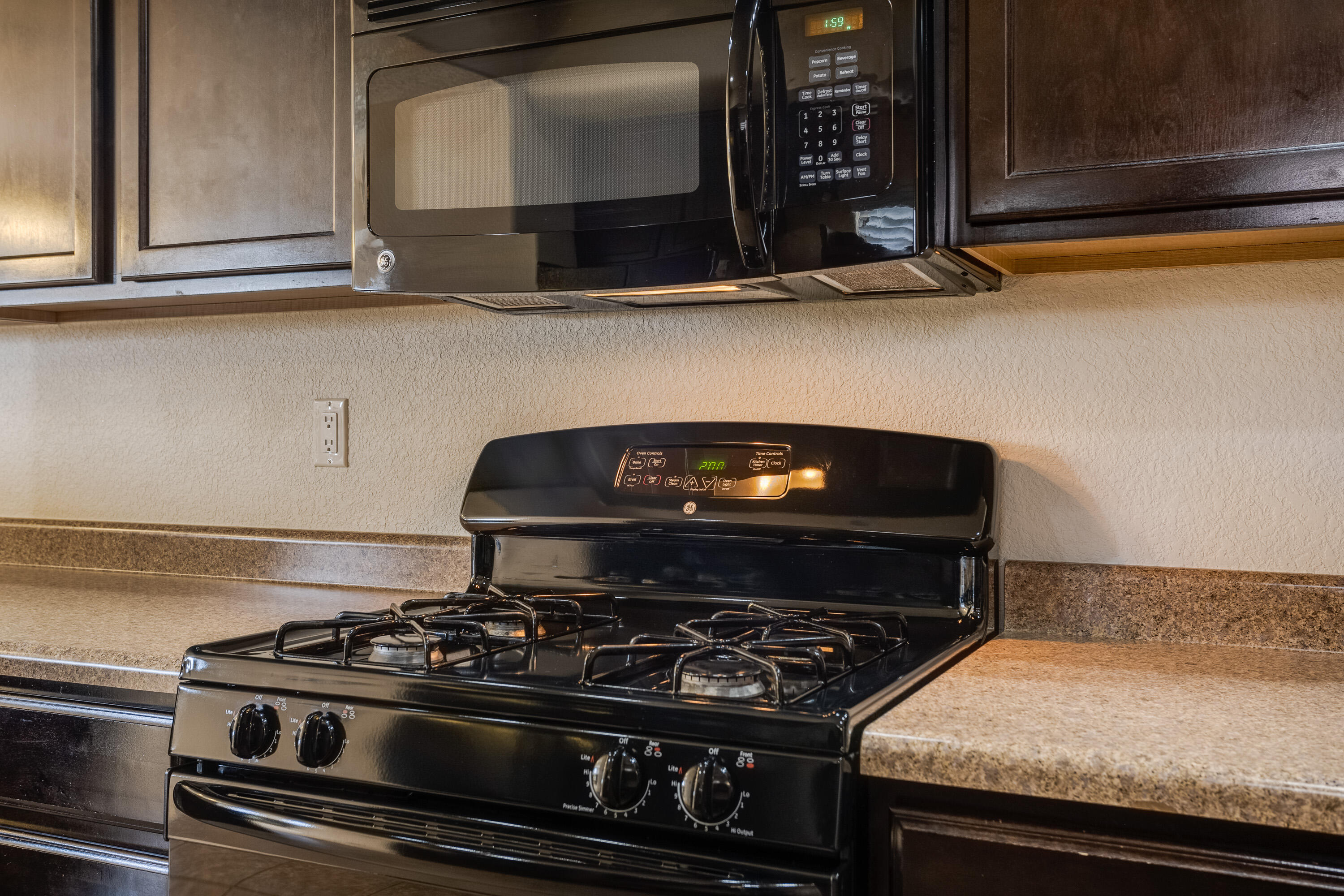 11009 ESMERALDA Drive NW