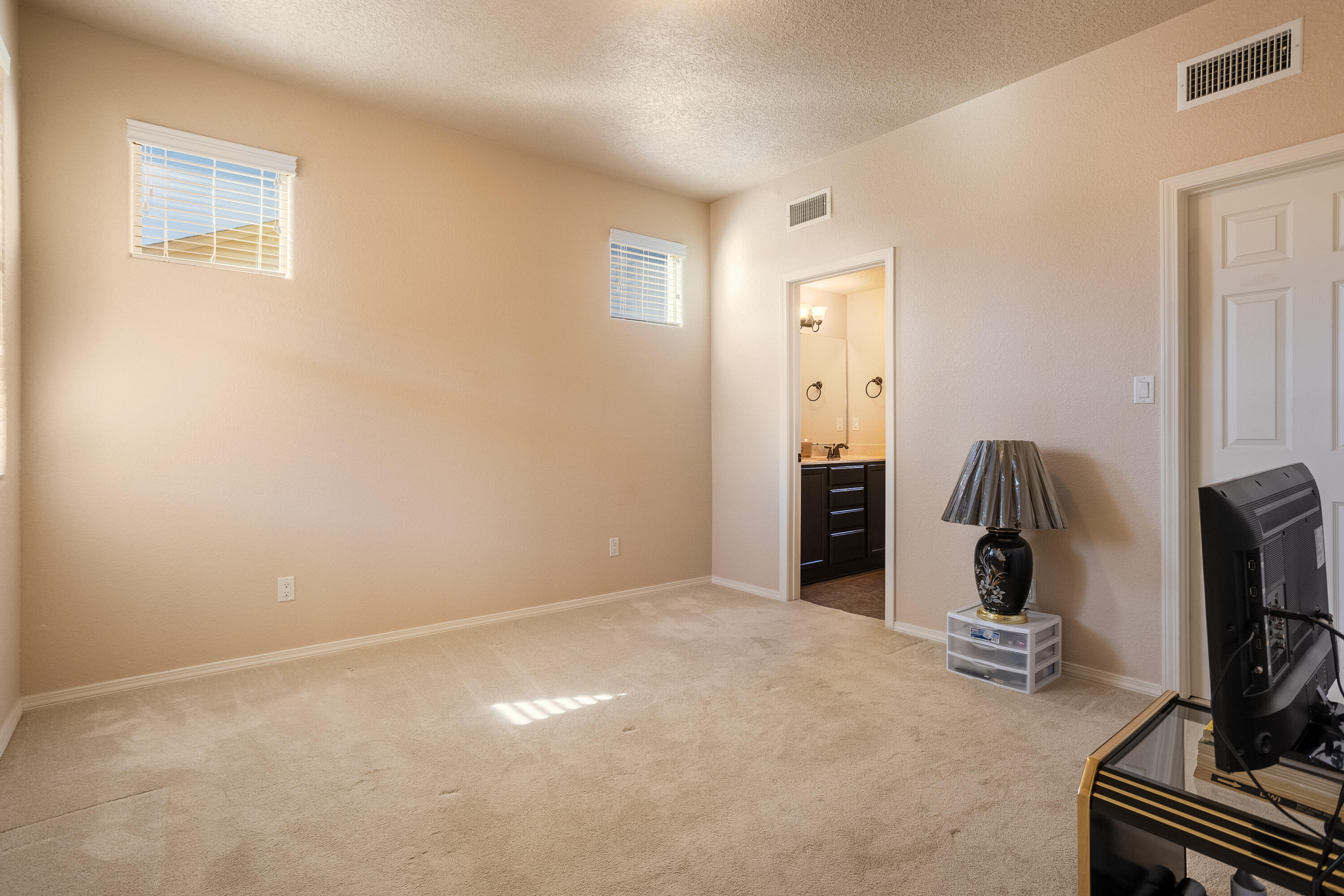 11009 ESMERALDA Drive NW