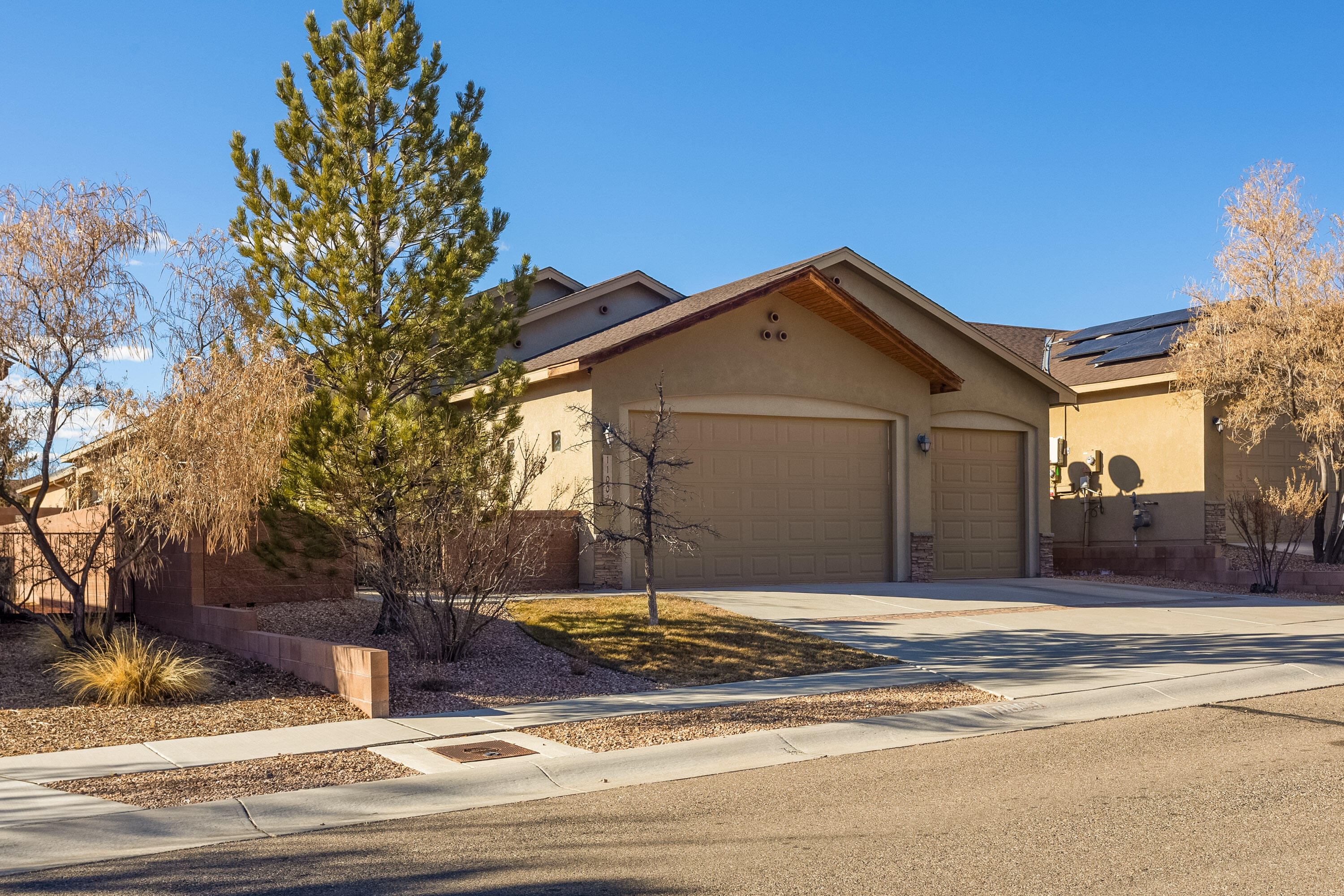 11009 ESMERALDA Drive NW