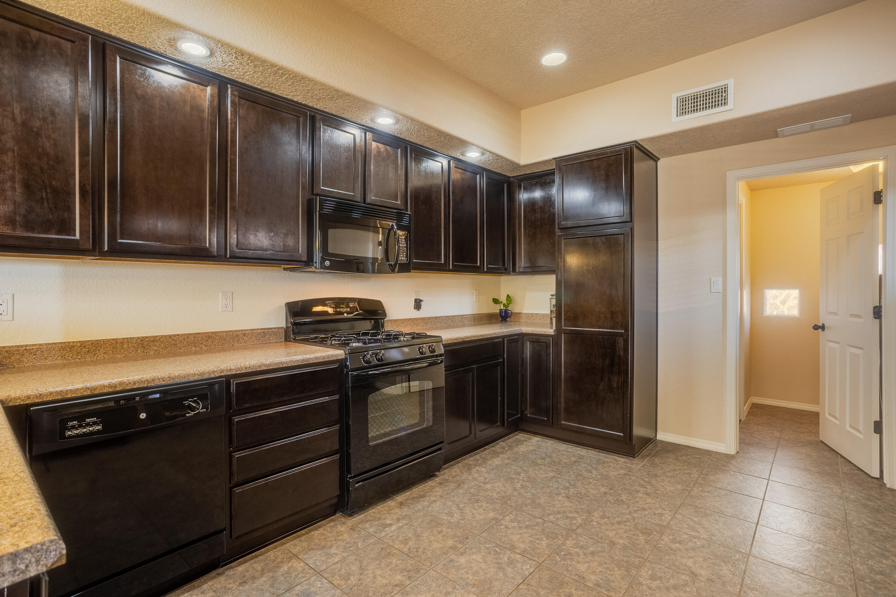 11009 ESMERALDA Drive NW