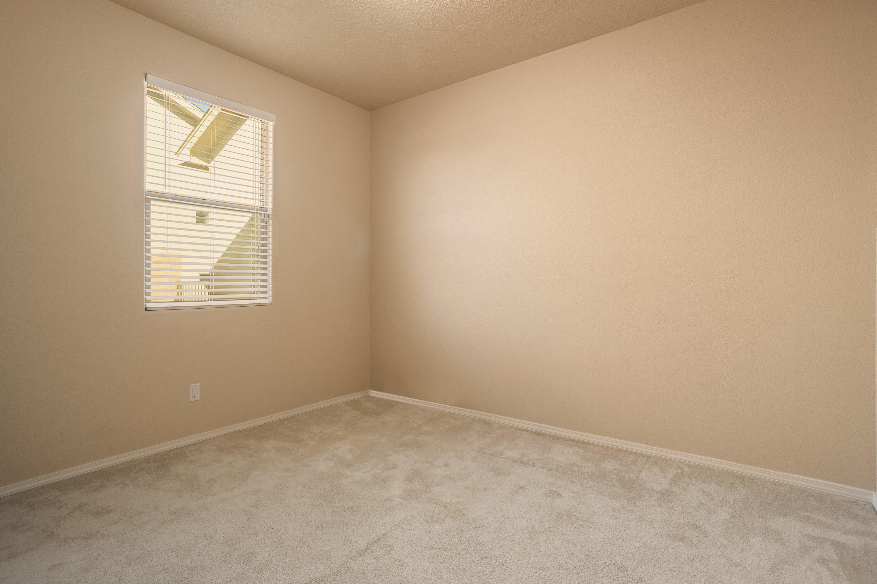 11009 ESMERALDA Drive NW