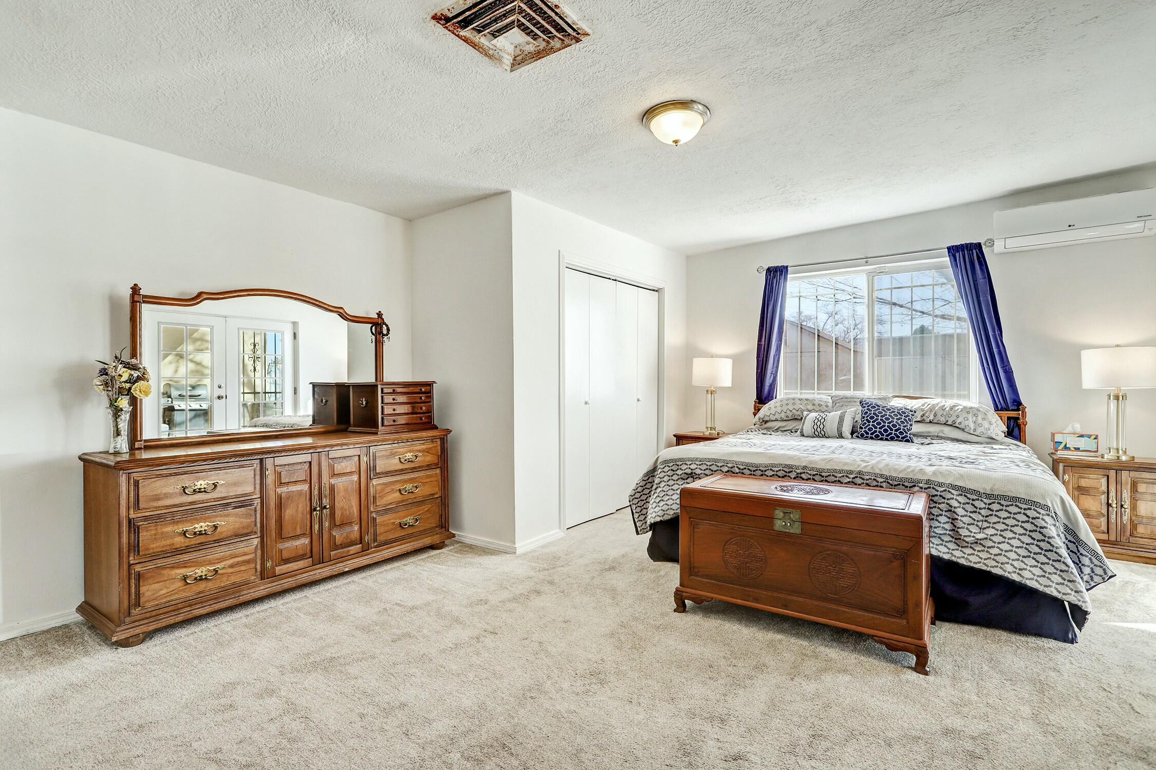 241 CARDENAS Drive NE