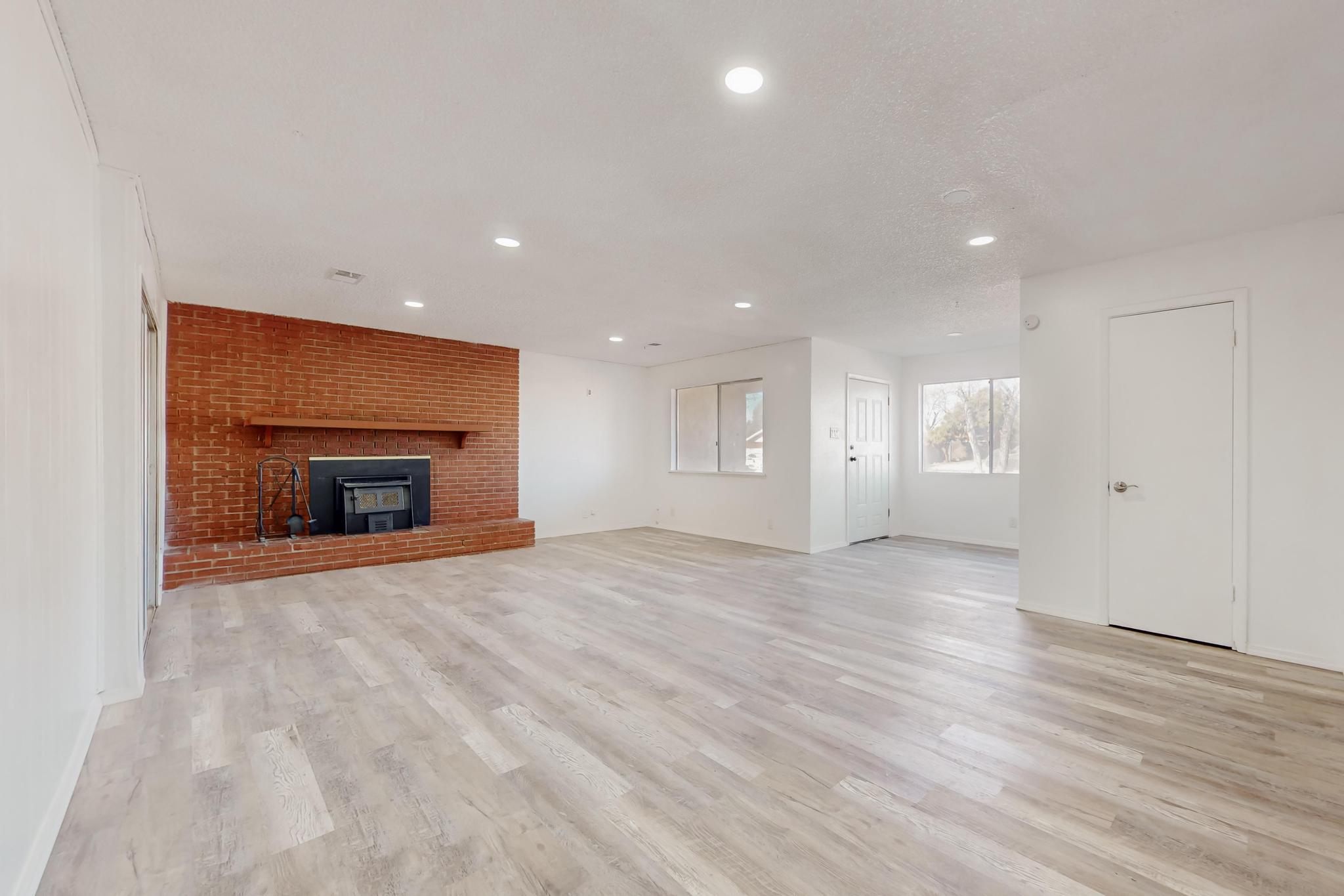 9124 Comanche Road NE