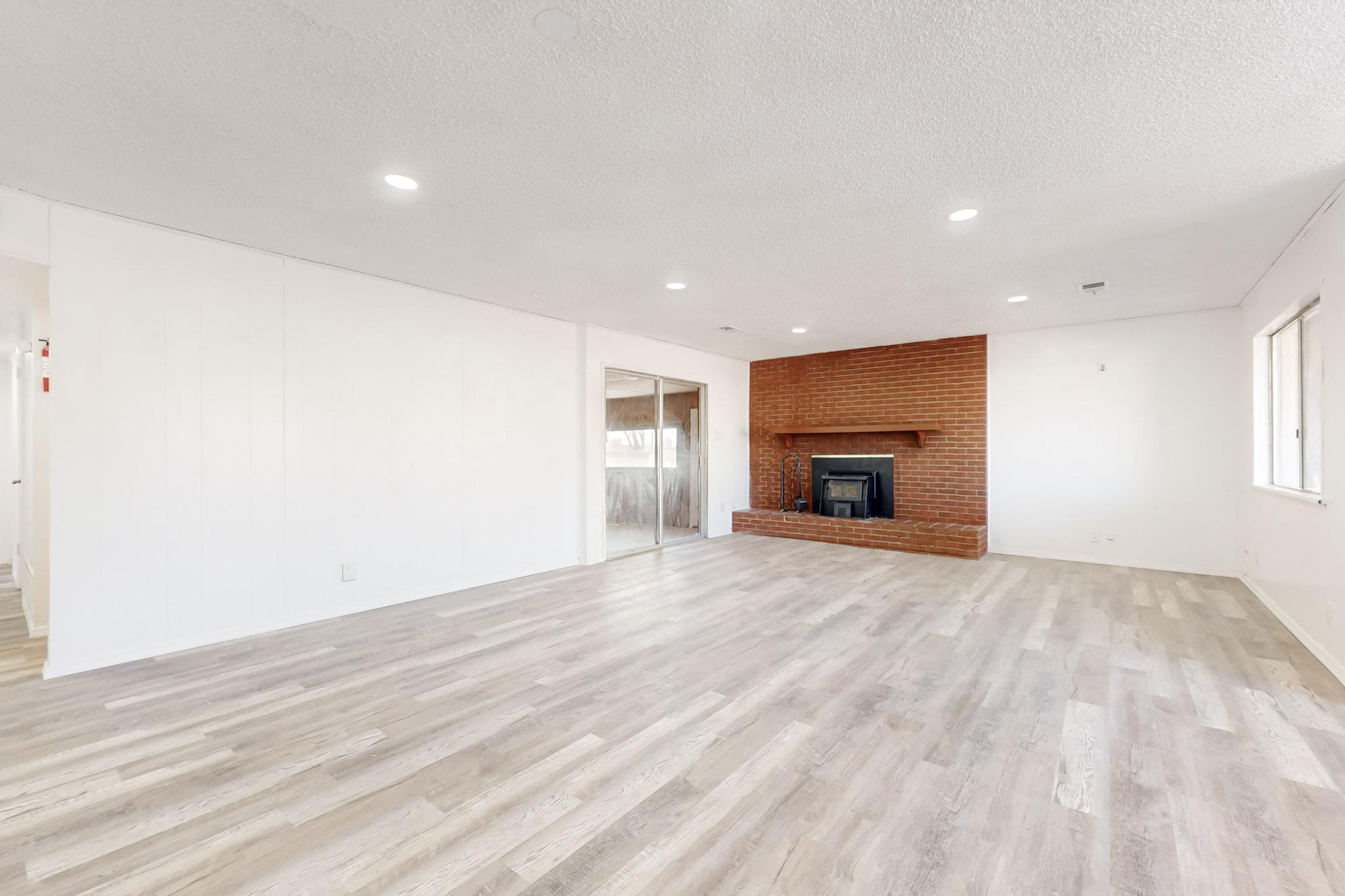 9124 Comanche Road NE