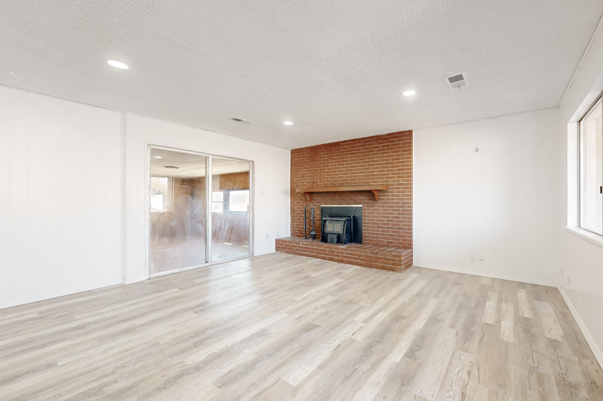 9124 Comanche Road NE