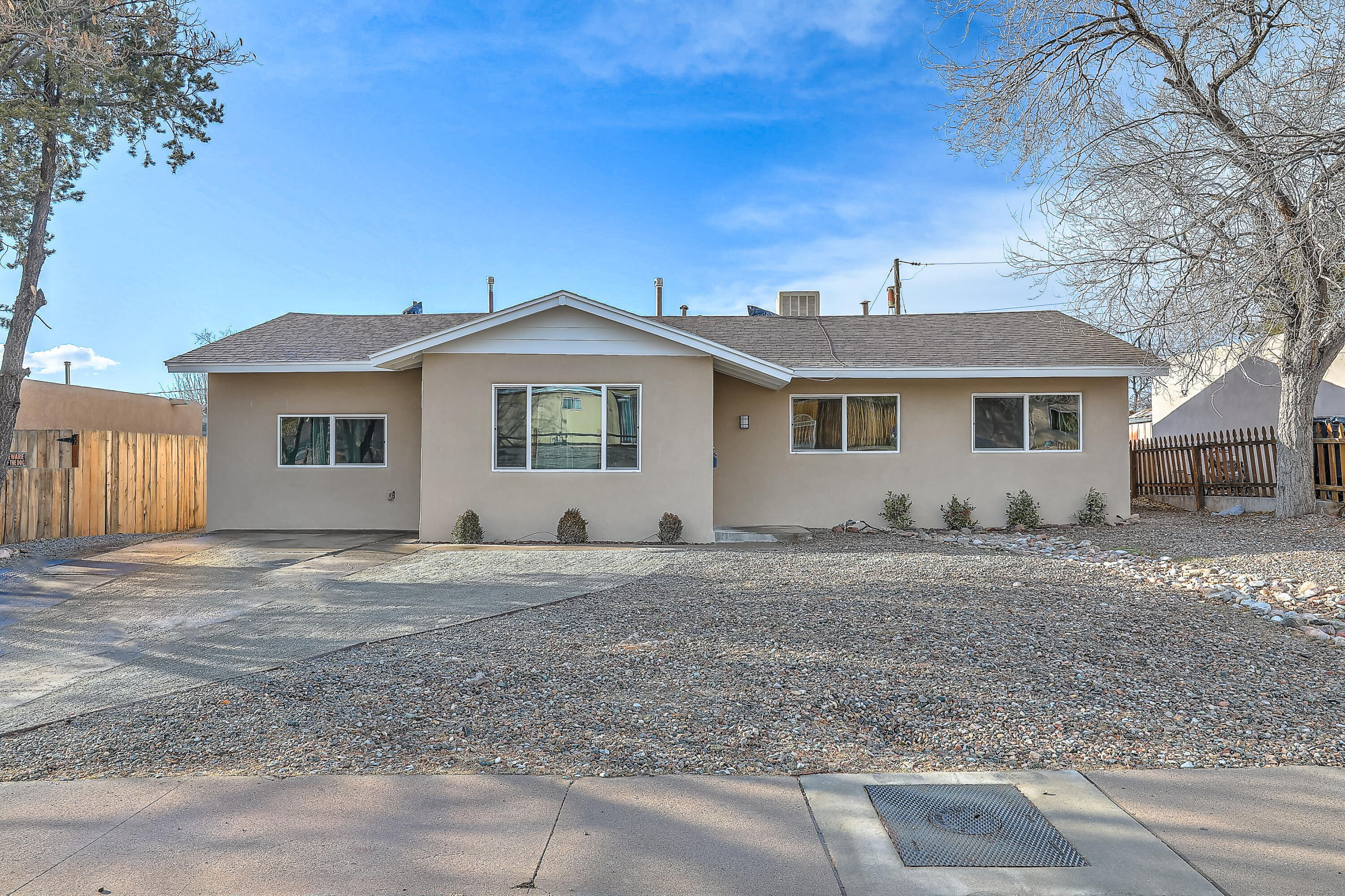 1405 ESPEJO Street NE