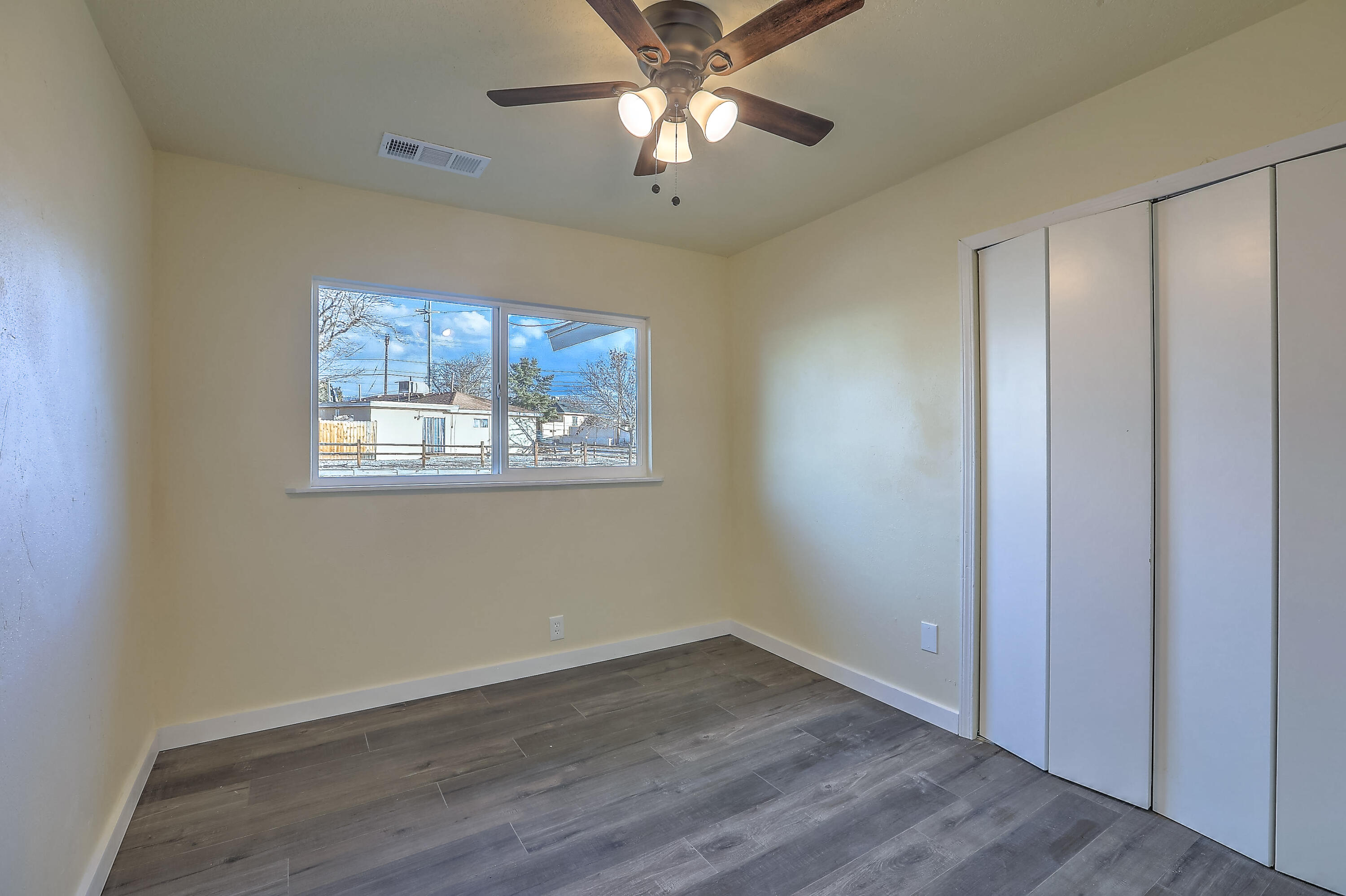 1405 ESPEJO Street NE