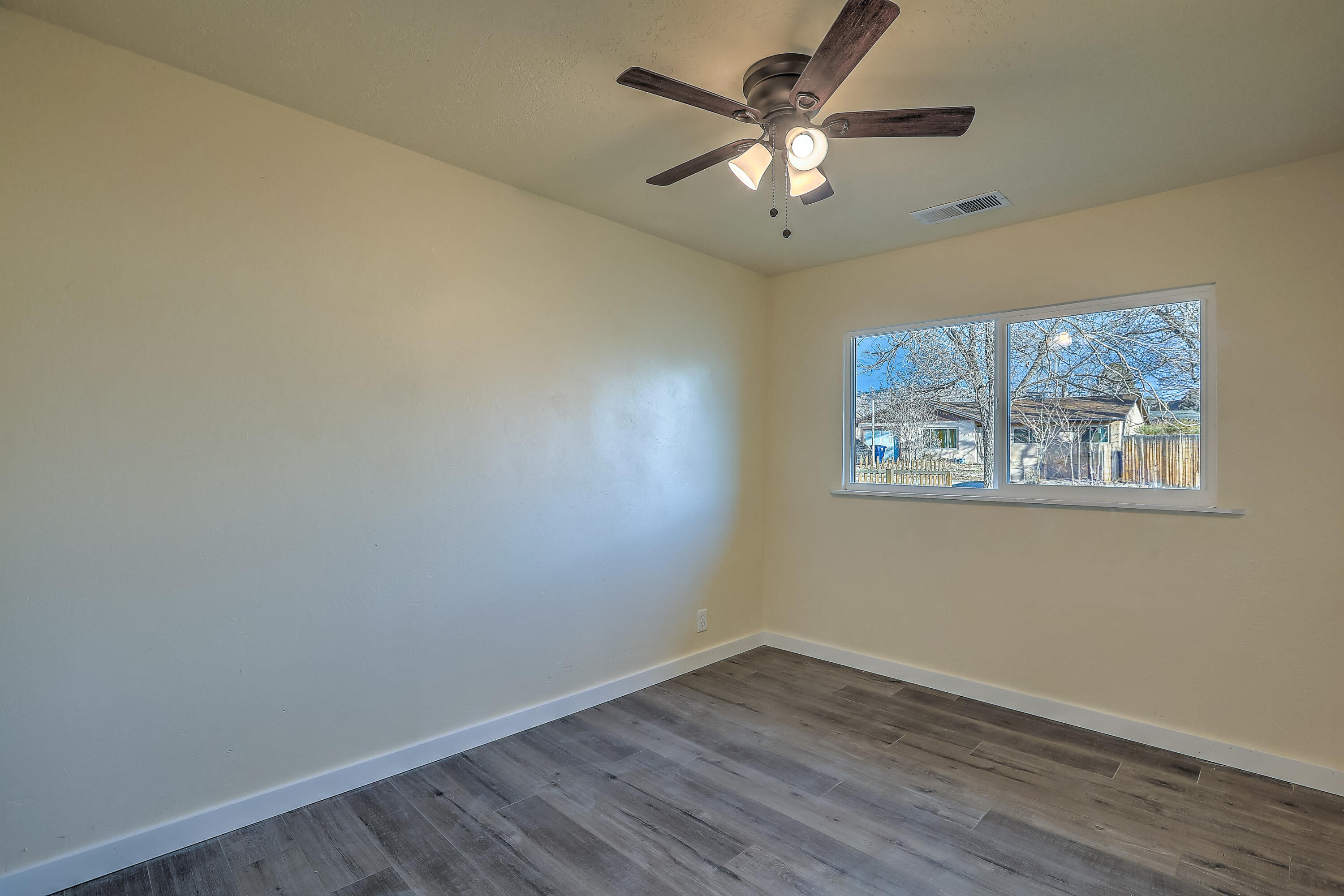 1405 ESPEJO Street NE