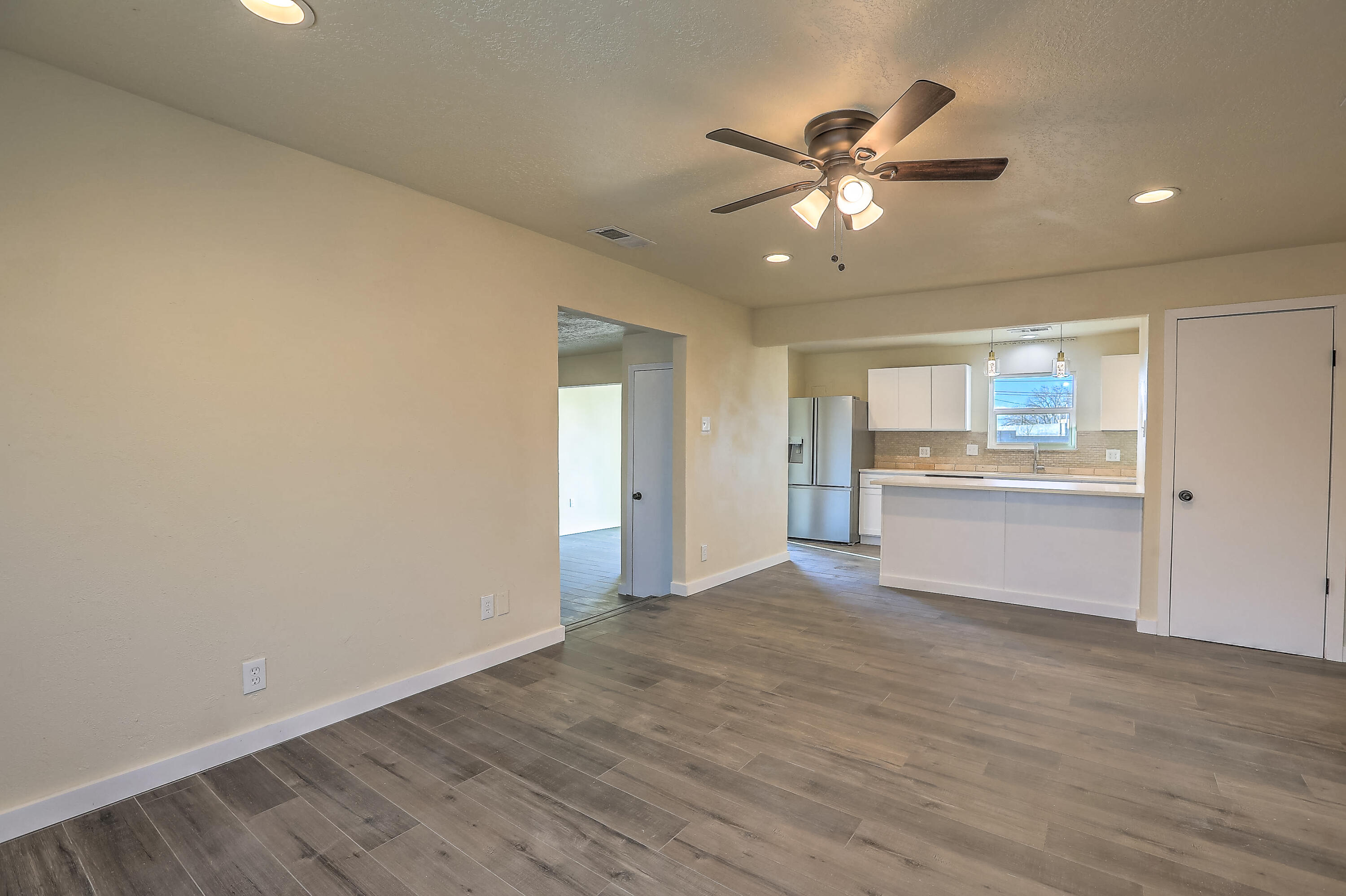 1405 ESPEJO Street NE