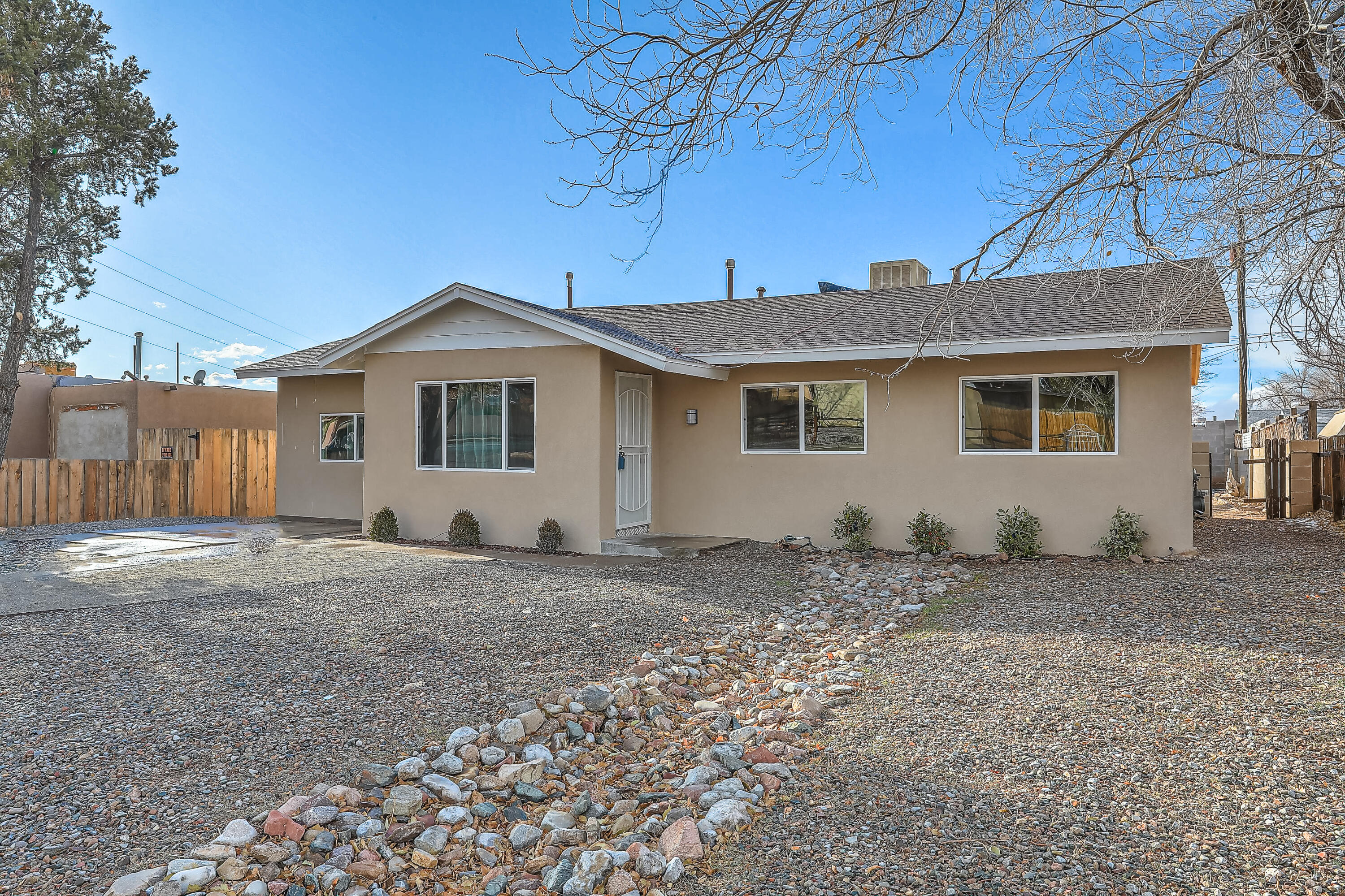 1405 ESPEJO Street NE