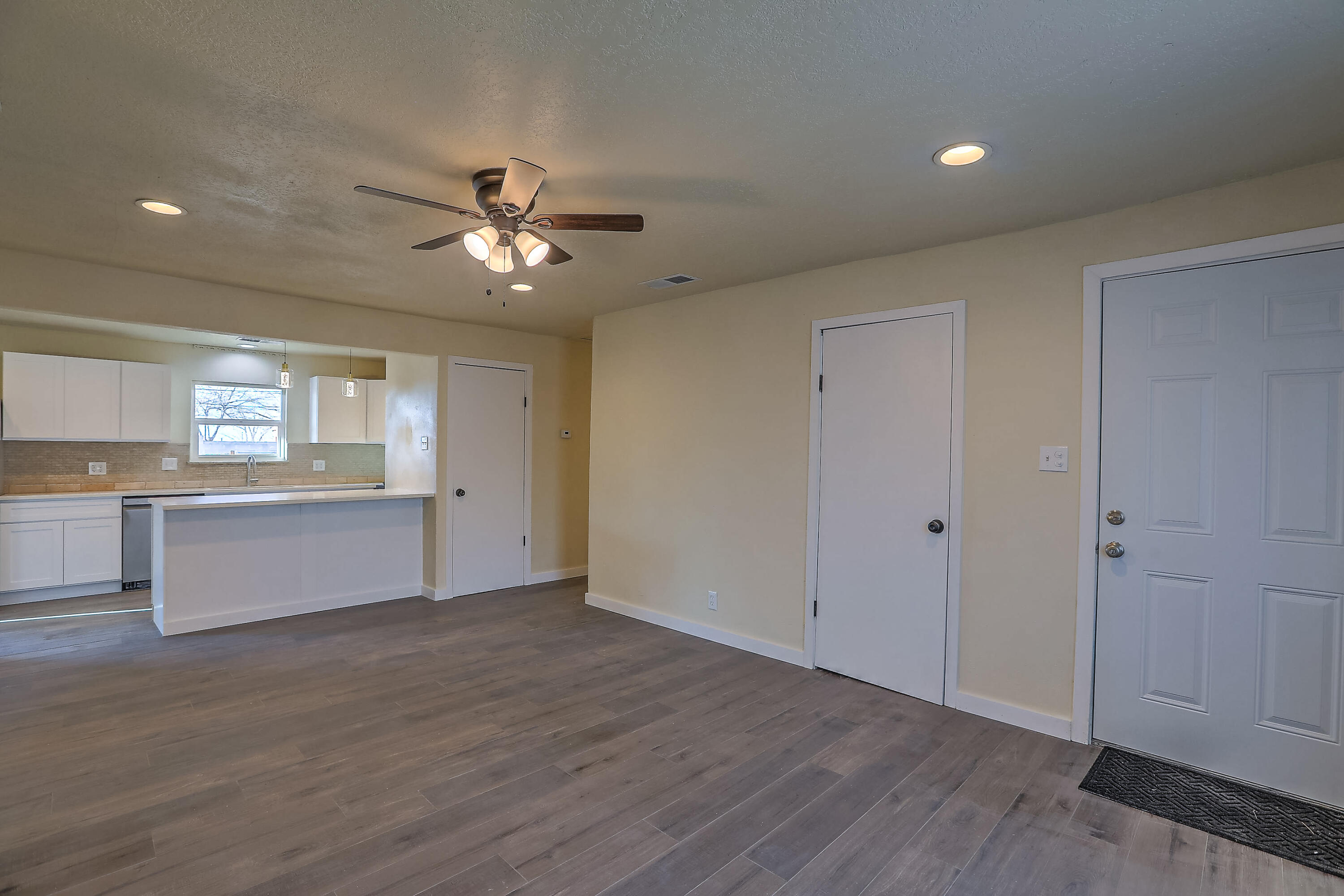 1405 ESPEJO Street NE