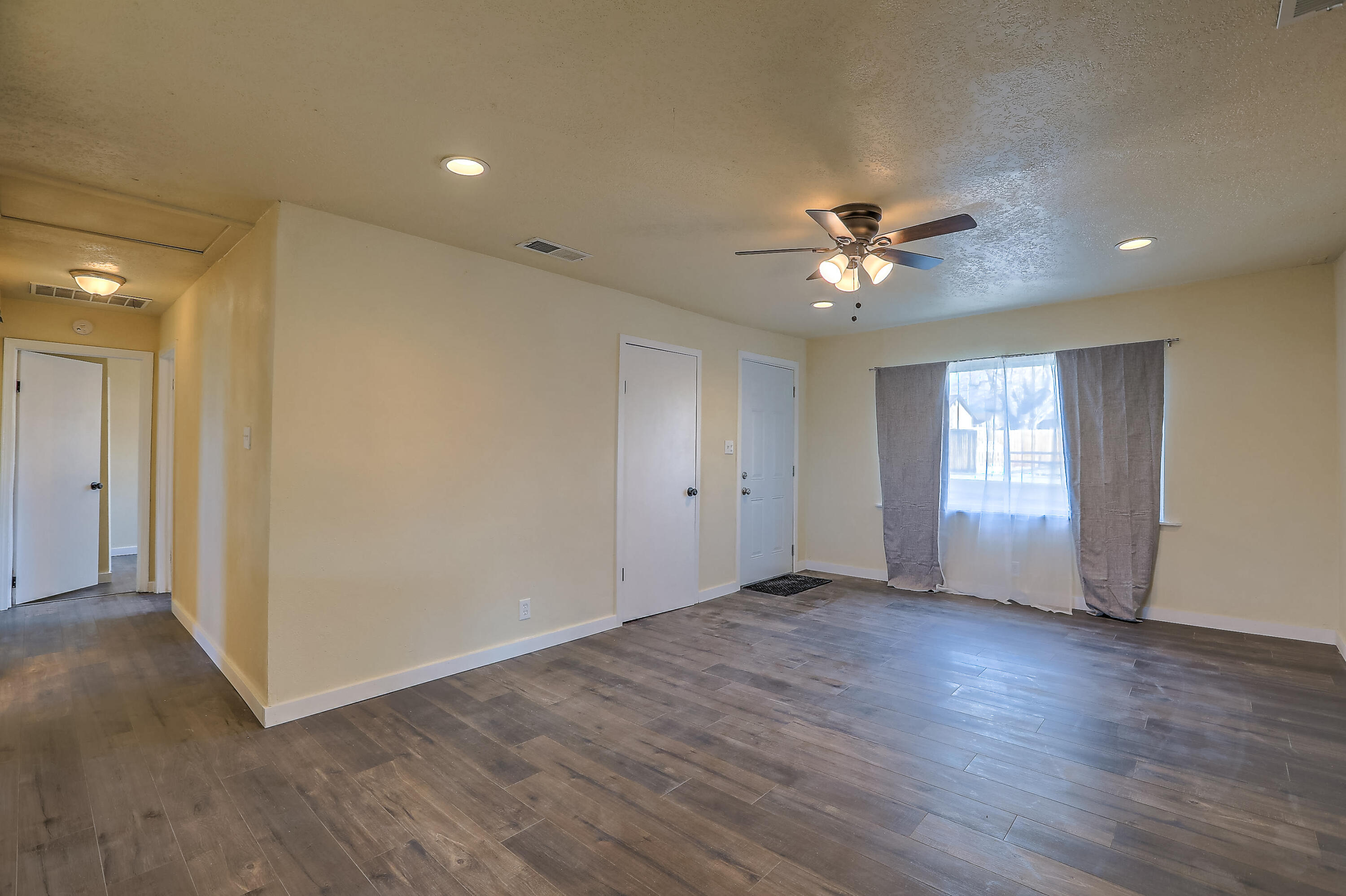 1405 ESPEJO Street NE