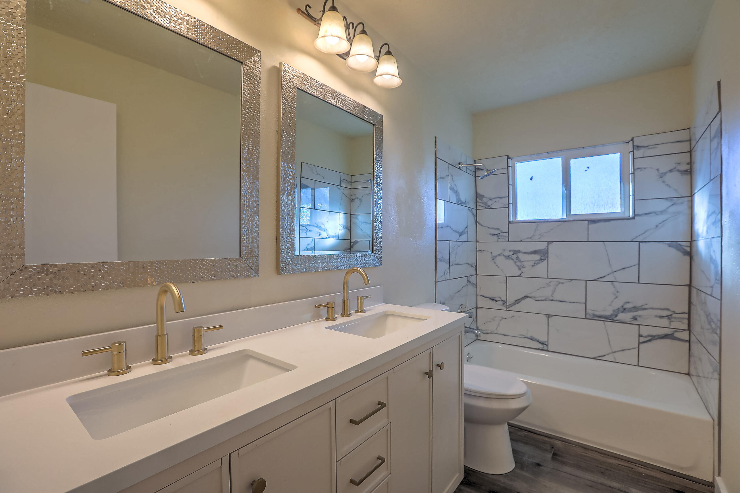 1405 ESPEJO Street NE