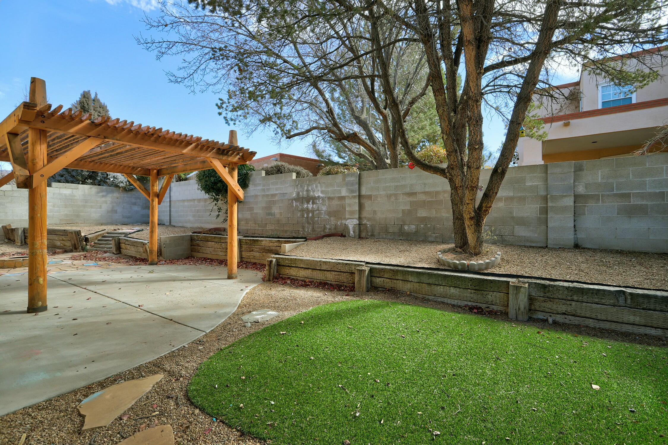 9608 SAN RAFAEL Avenue NE