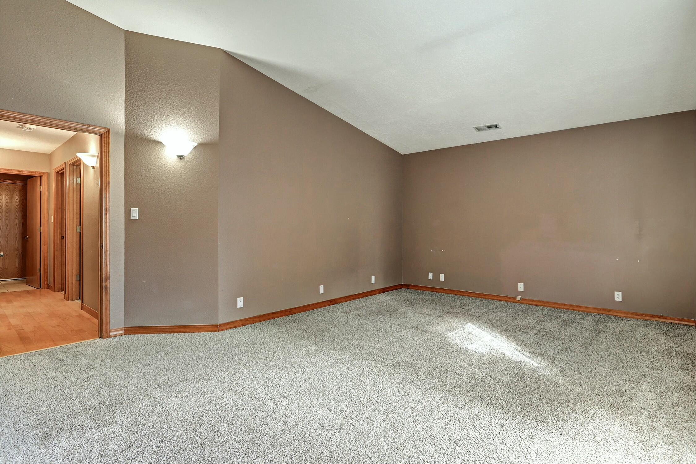 9608 SAN RAFAEL Avenue NE