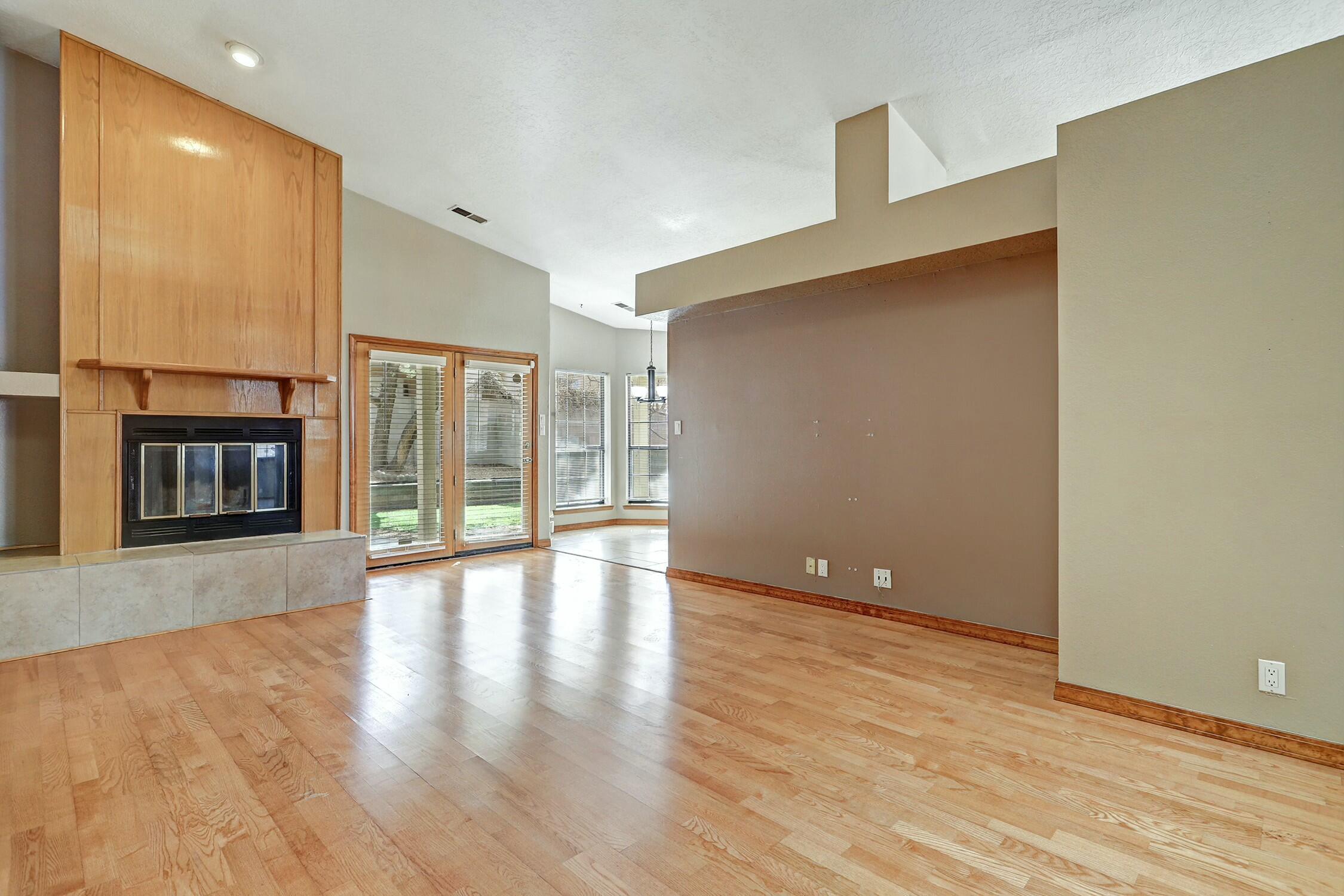 9608 SAN RAFAEL Avenue NE