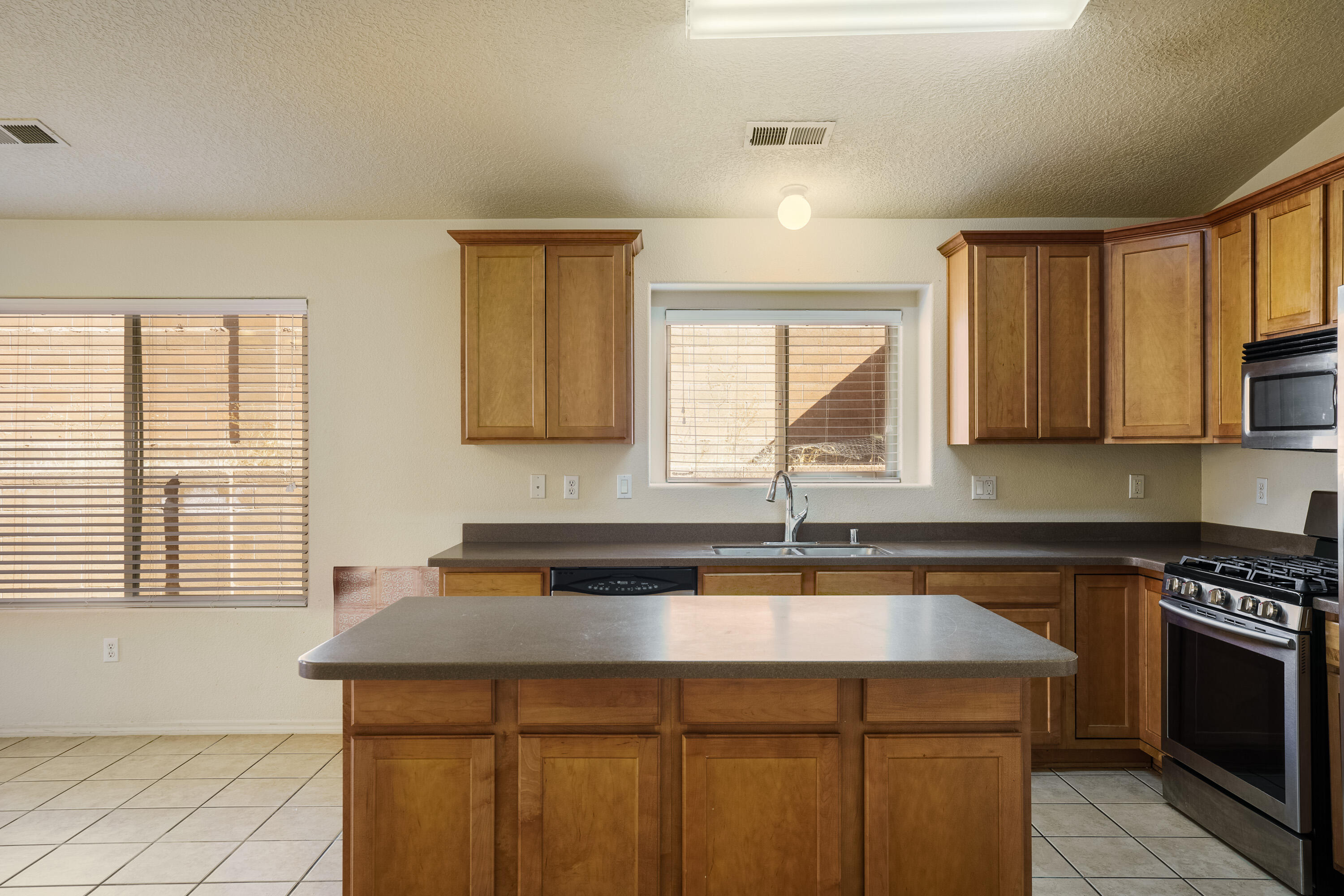 1319 SIDEWINDER Road NE