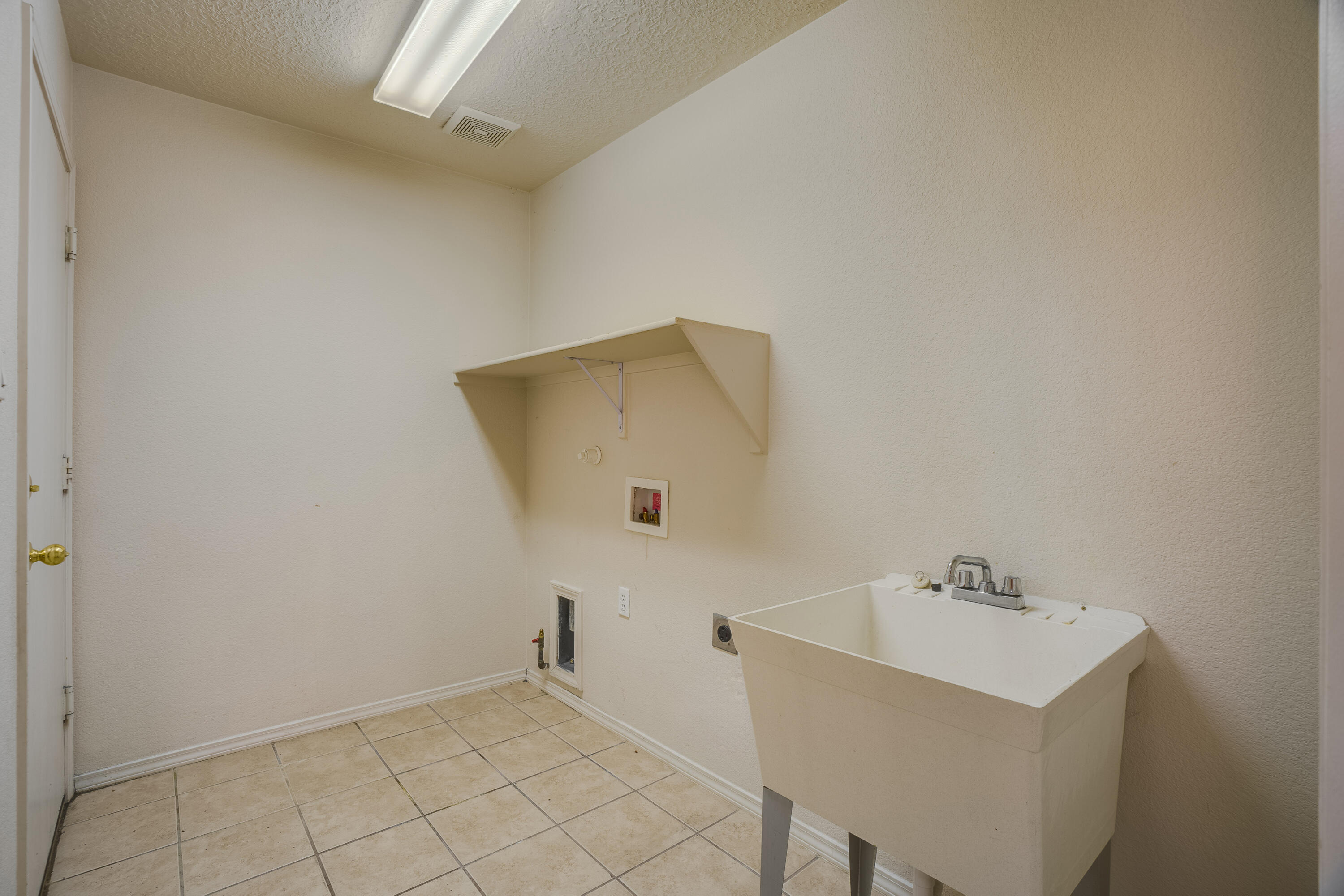 1319 SIDEWINDER Road NE