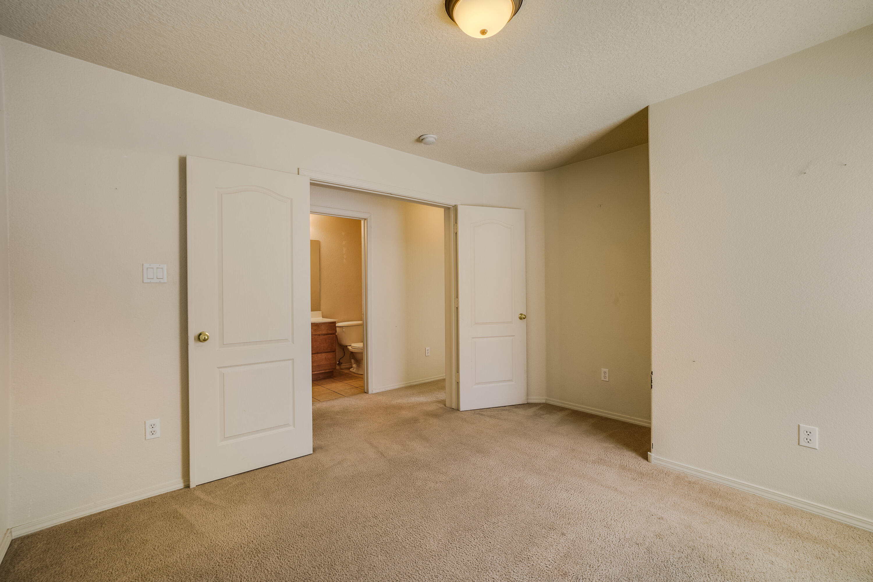 1319 SIDEWINDER Road NE