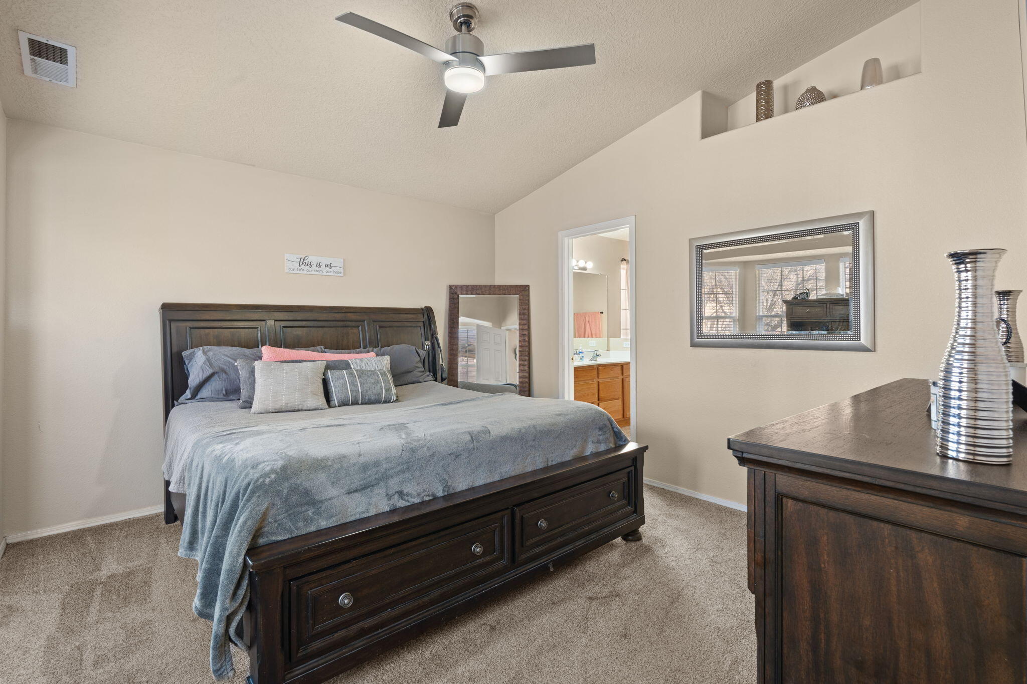 909 TAMBORA Street NW