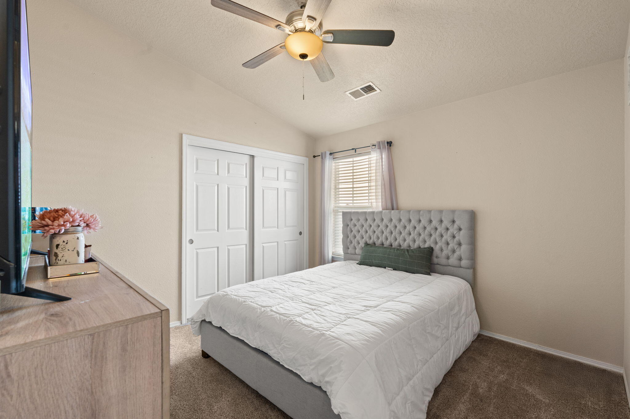 909 TAMBORA Street NW