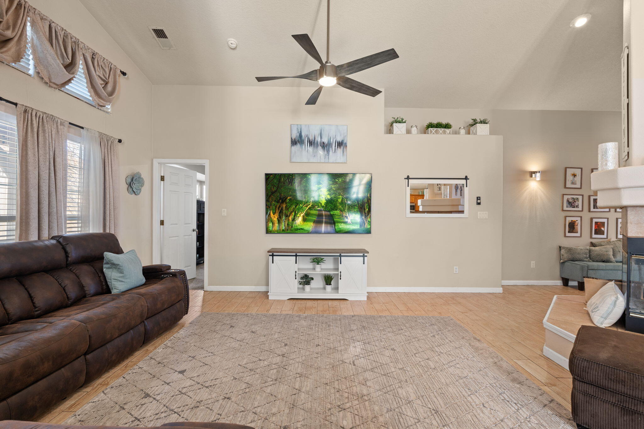 909 TAMBORA Street NW