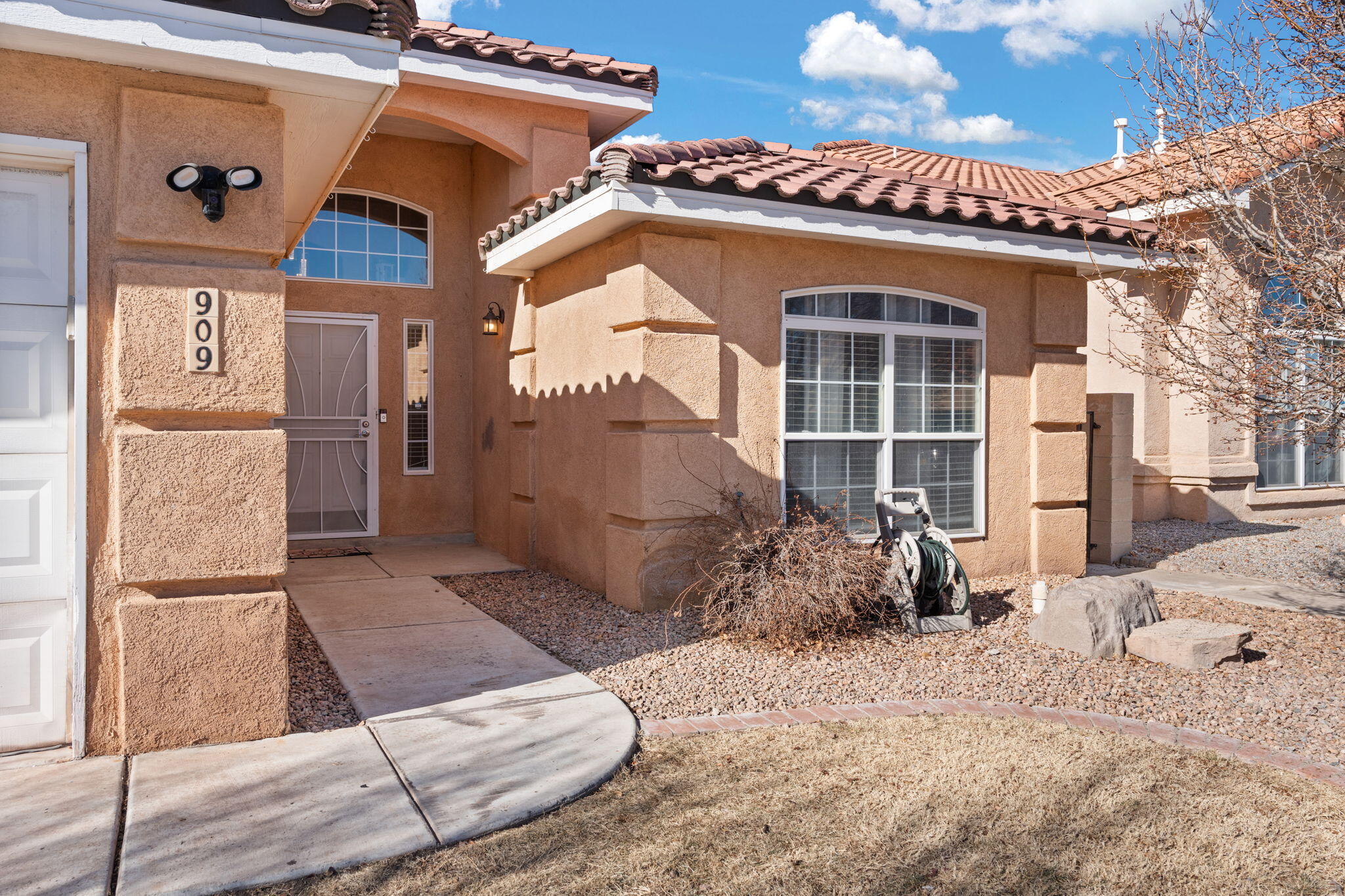 909 TAMBORA Street NW