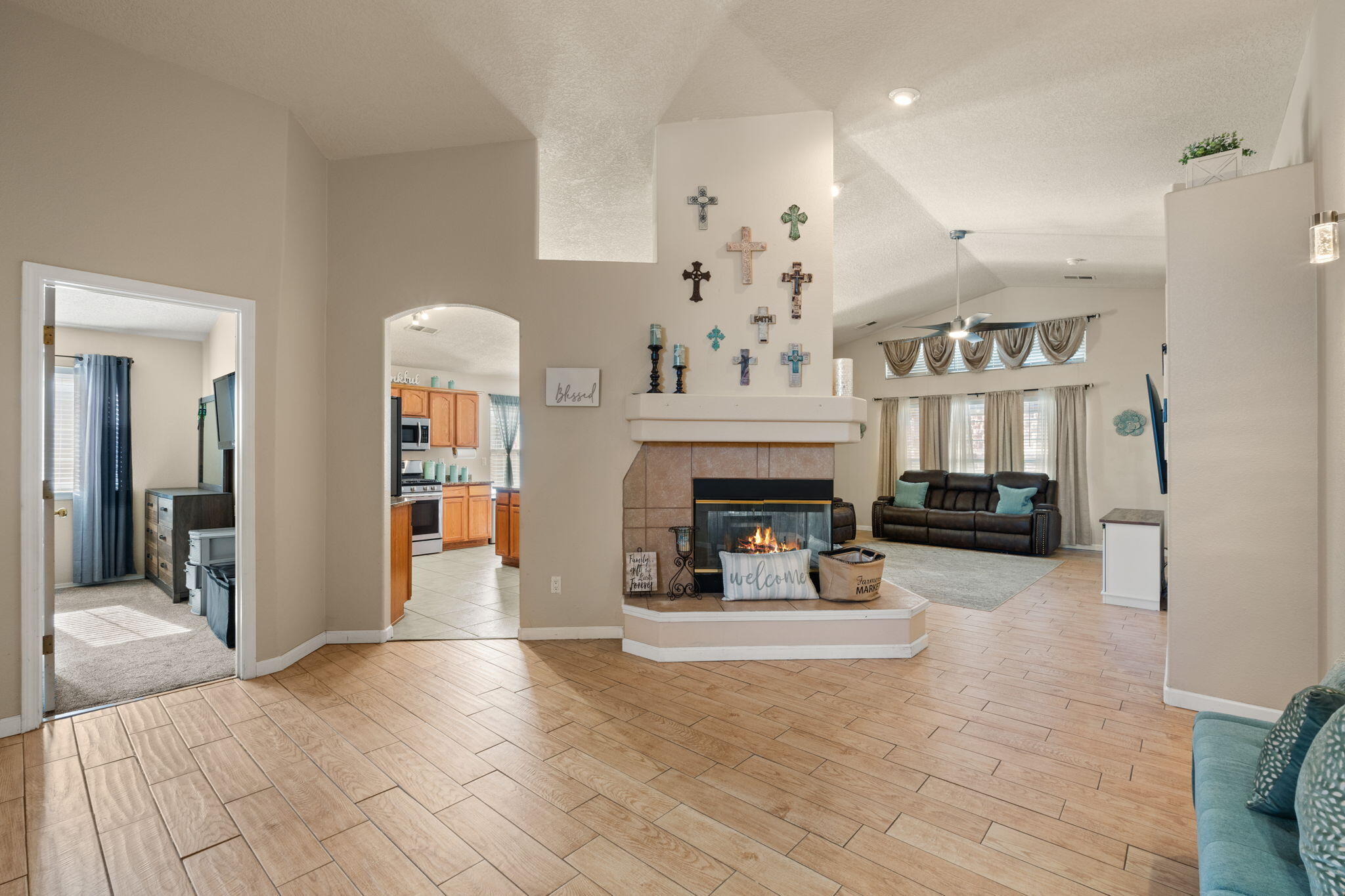 909 TAMBORA Street NW