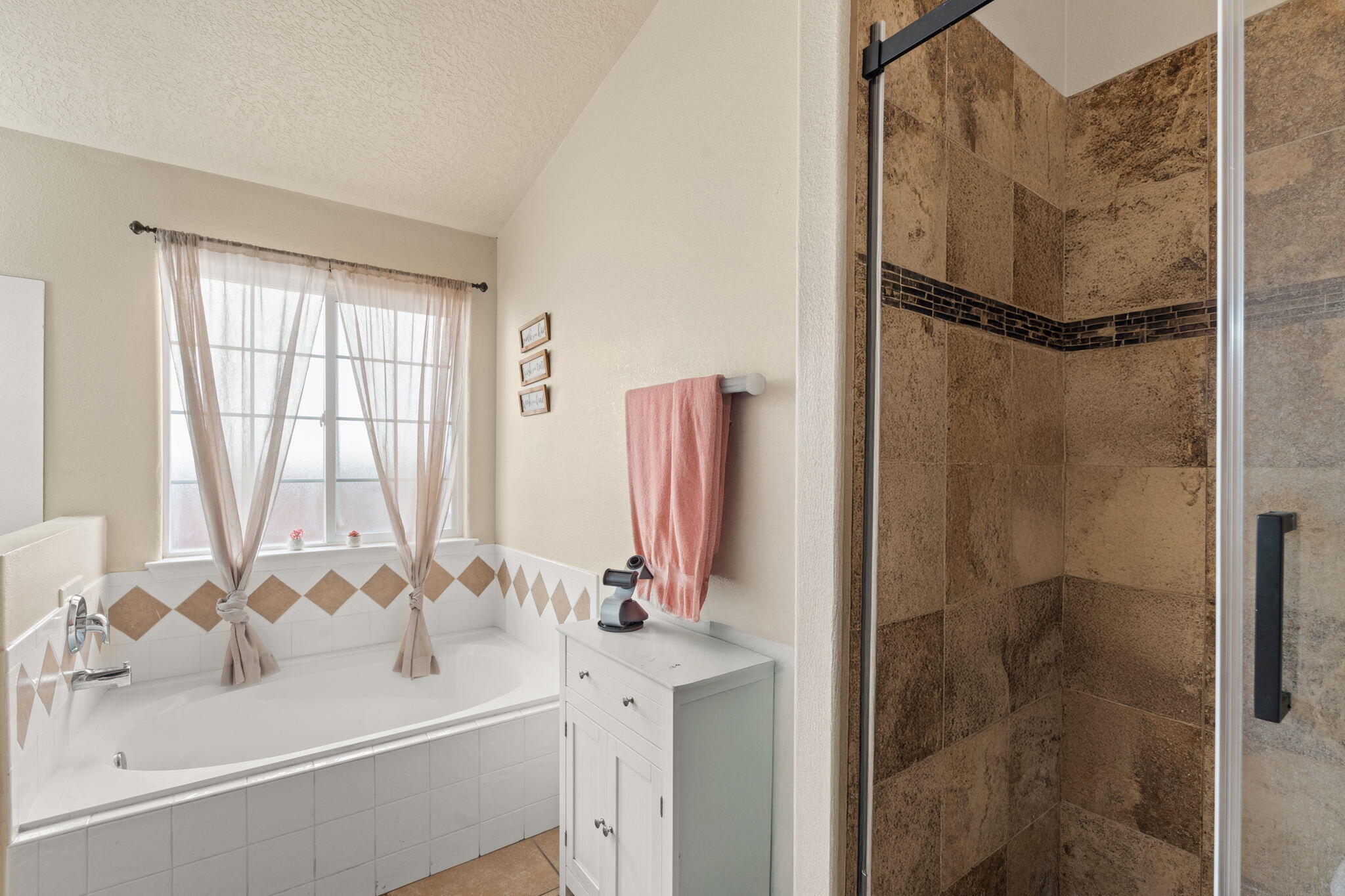 909 TAMBORA Street NW