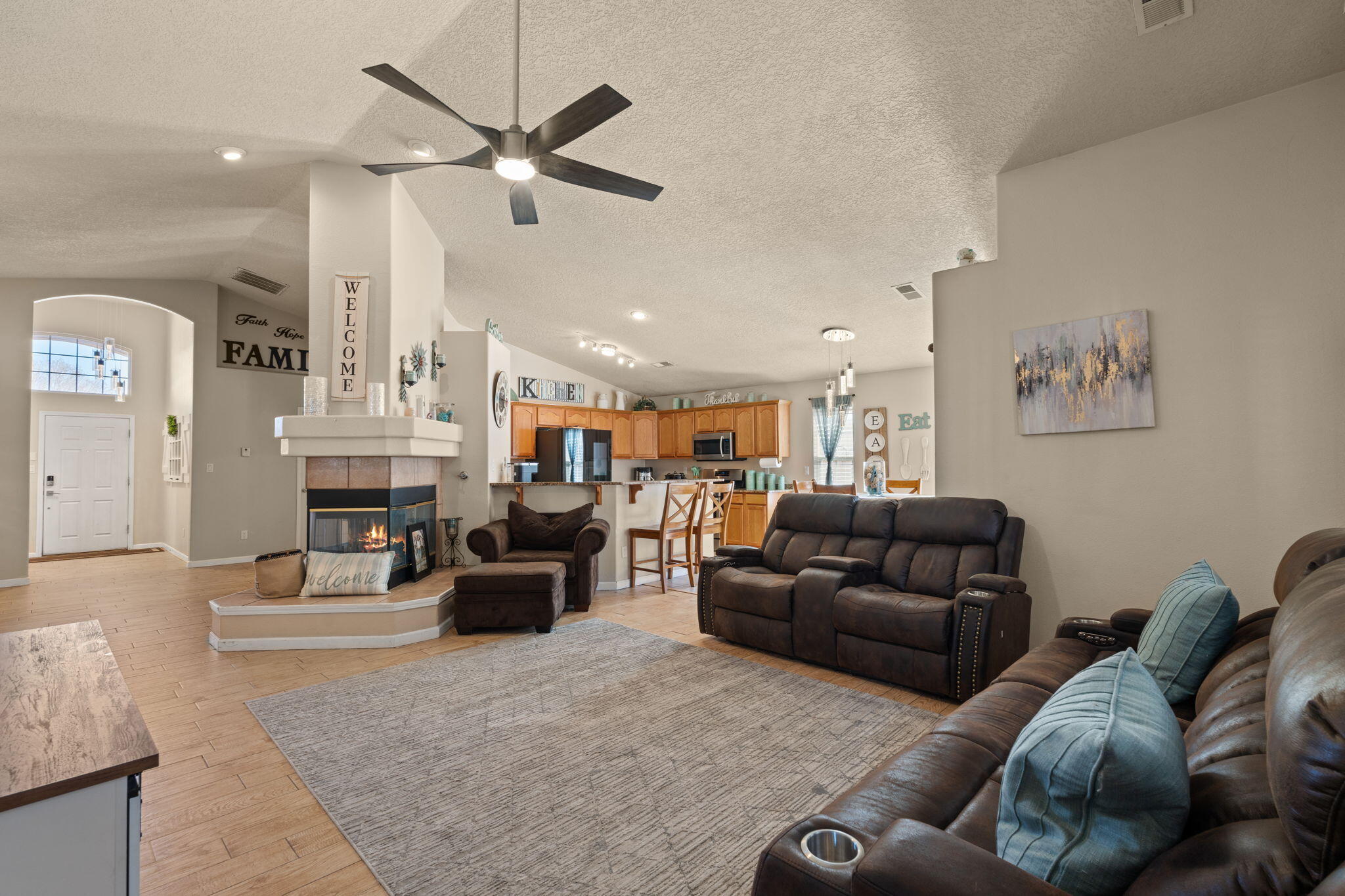 909 TAMBORA Street NW