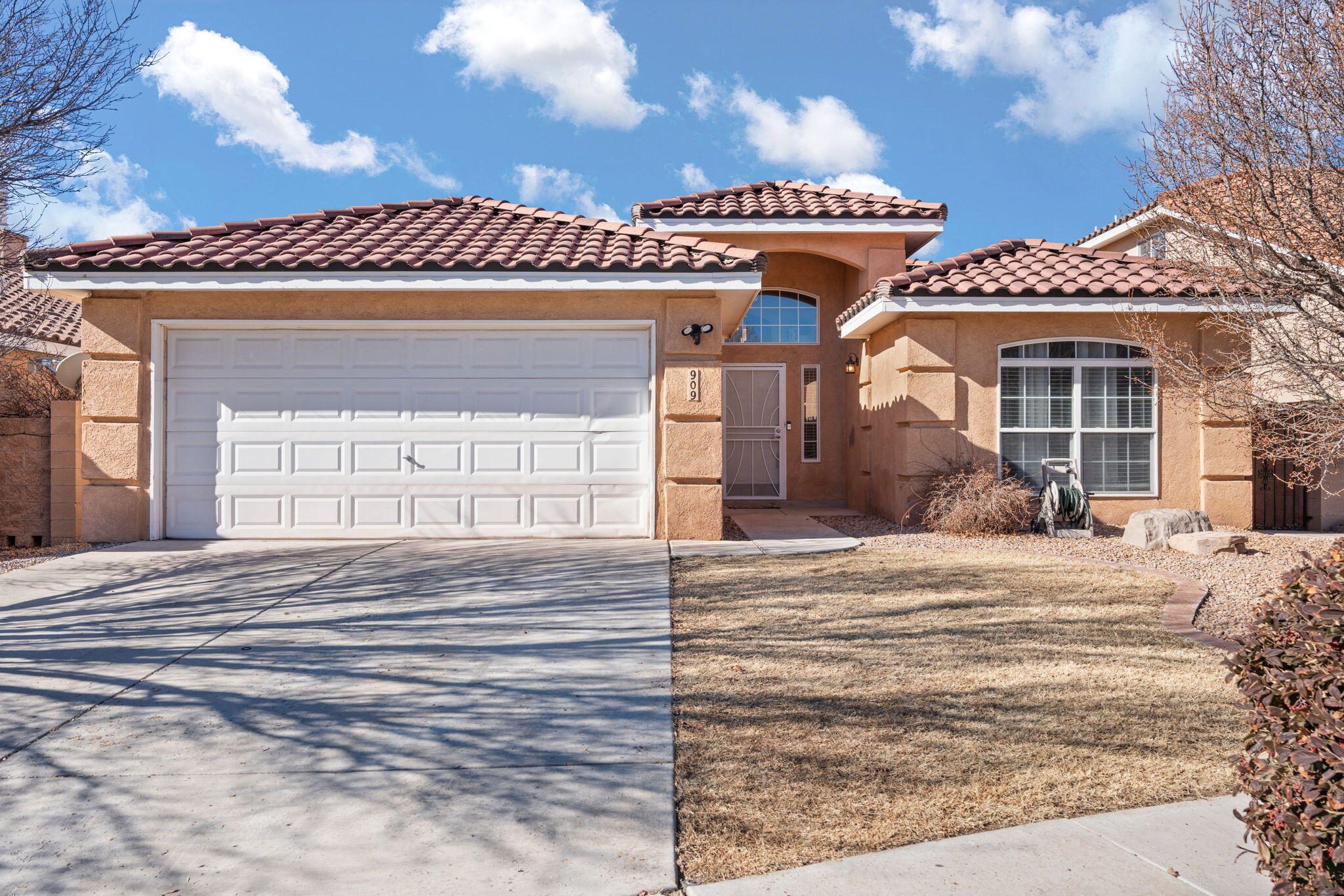 909 TAMBORA Street NW