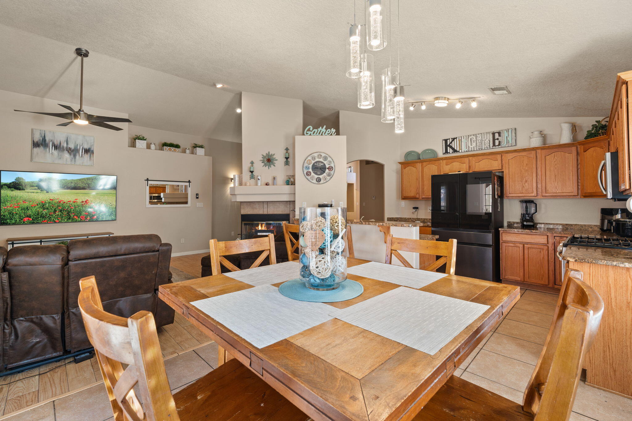 909 TAMBORA Street NW