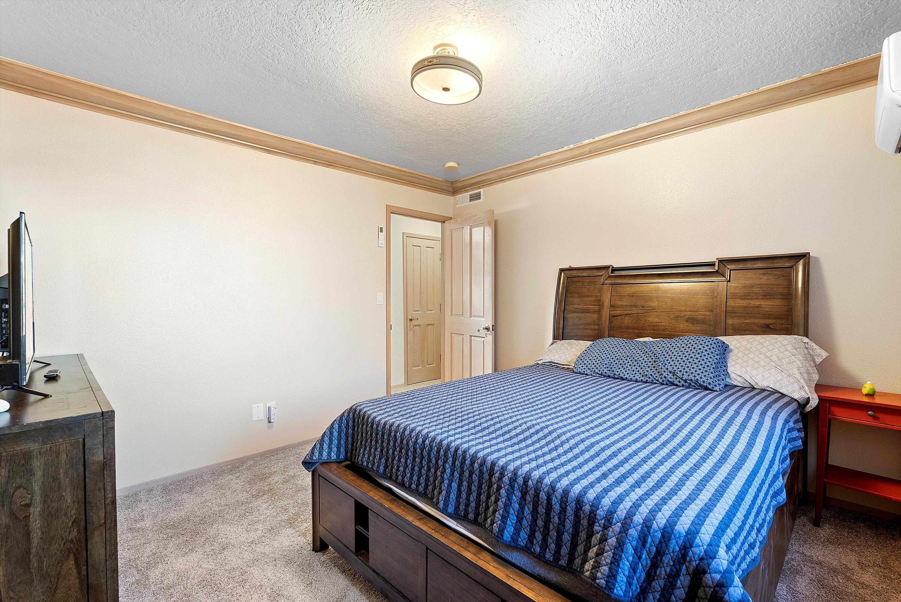 11211 OAKLAND Avenue NE