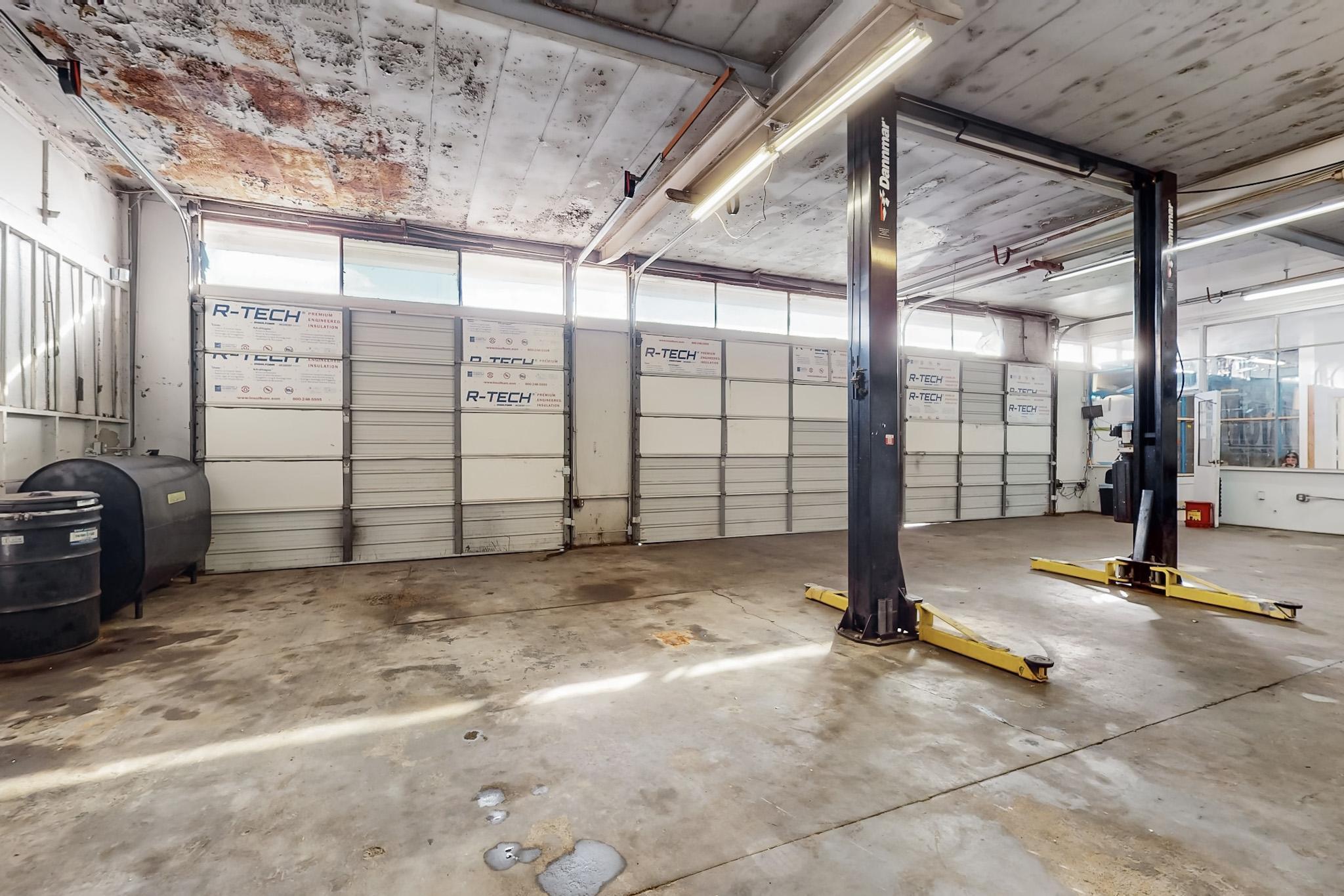 1220 JUAN TABO Boulevard NE