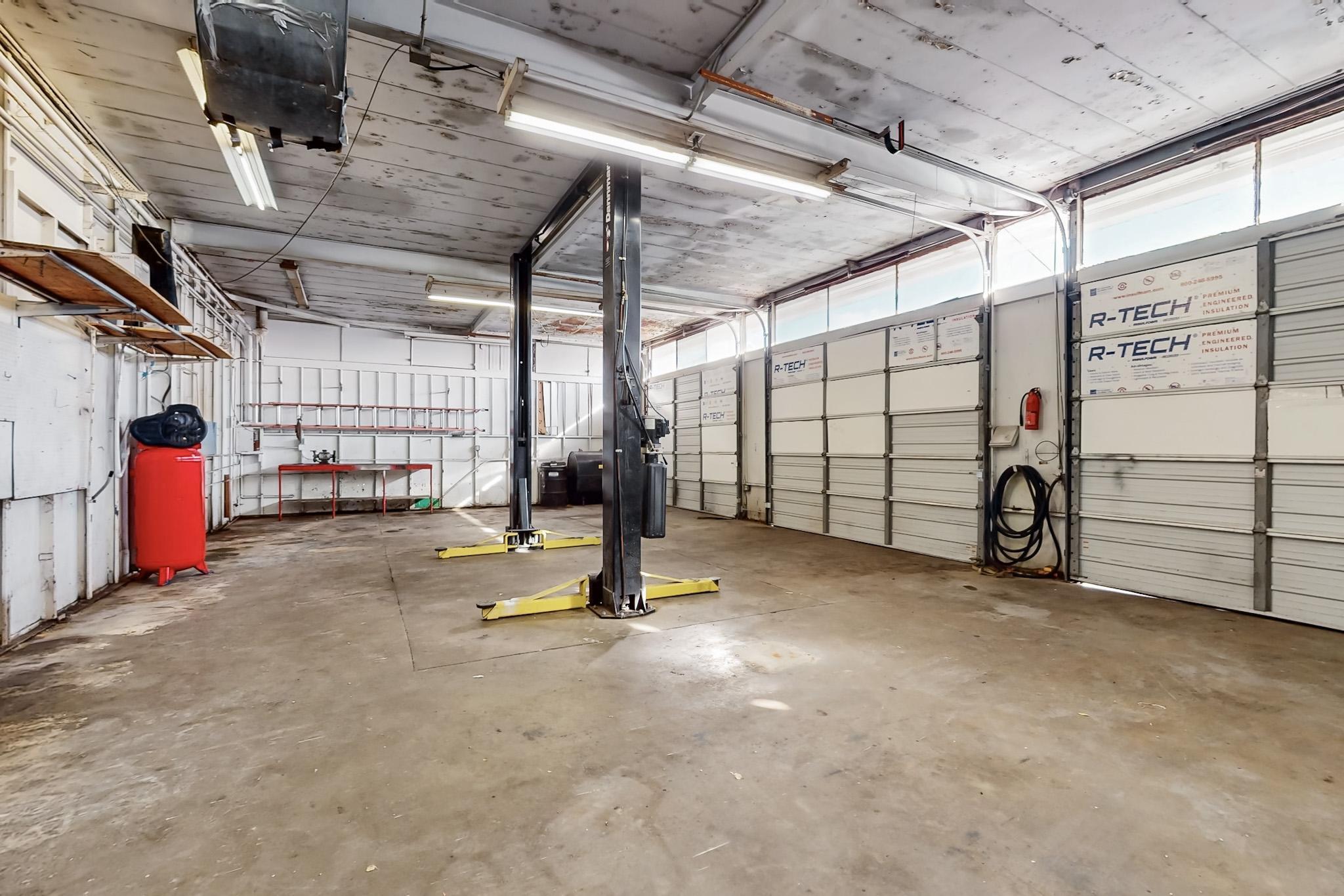 1220 JUAN TABO Boulevard NE